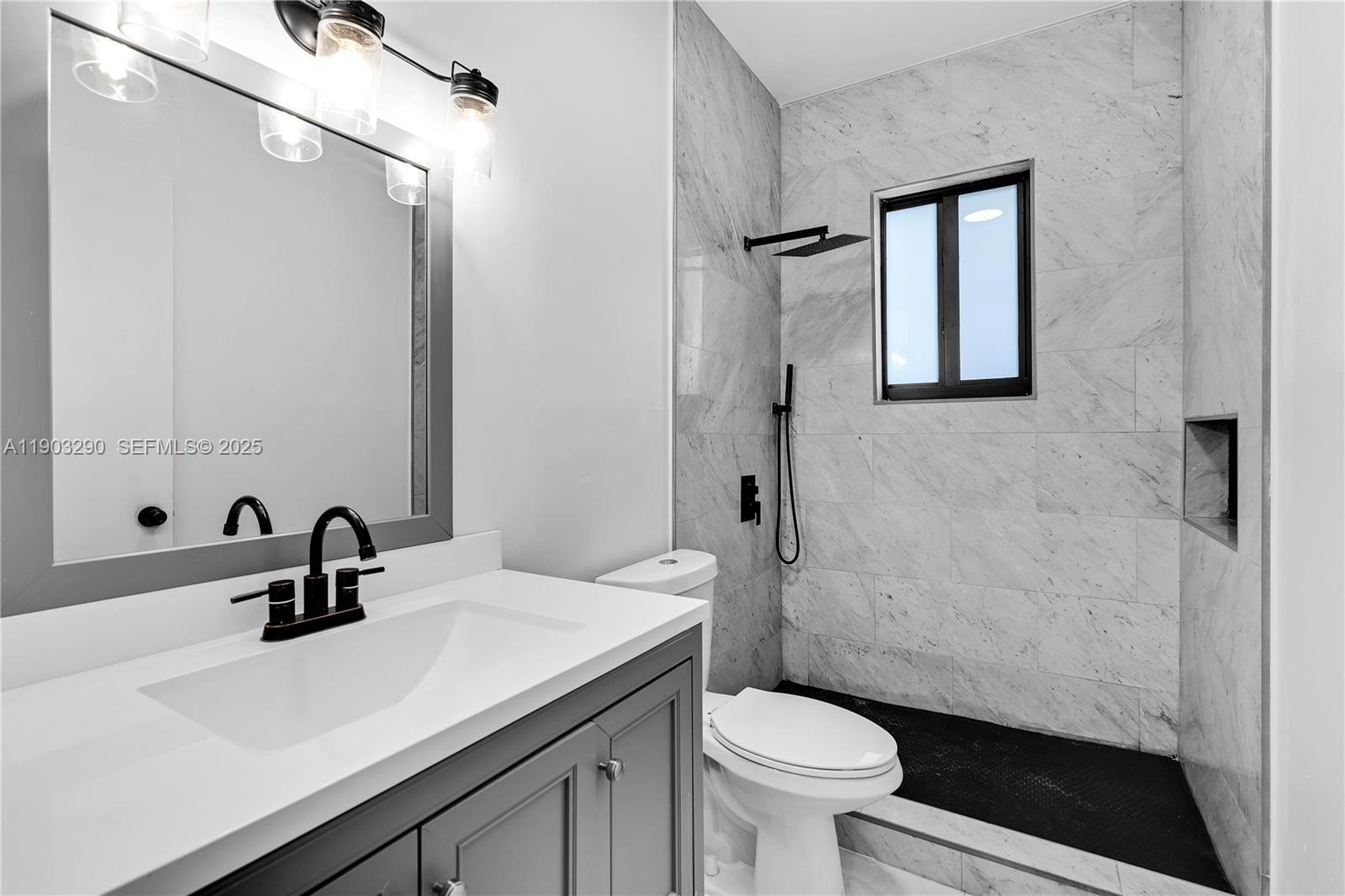 270 NW 40th Ct, Miami