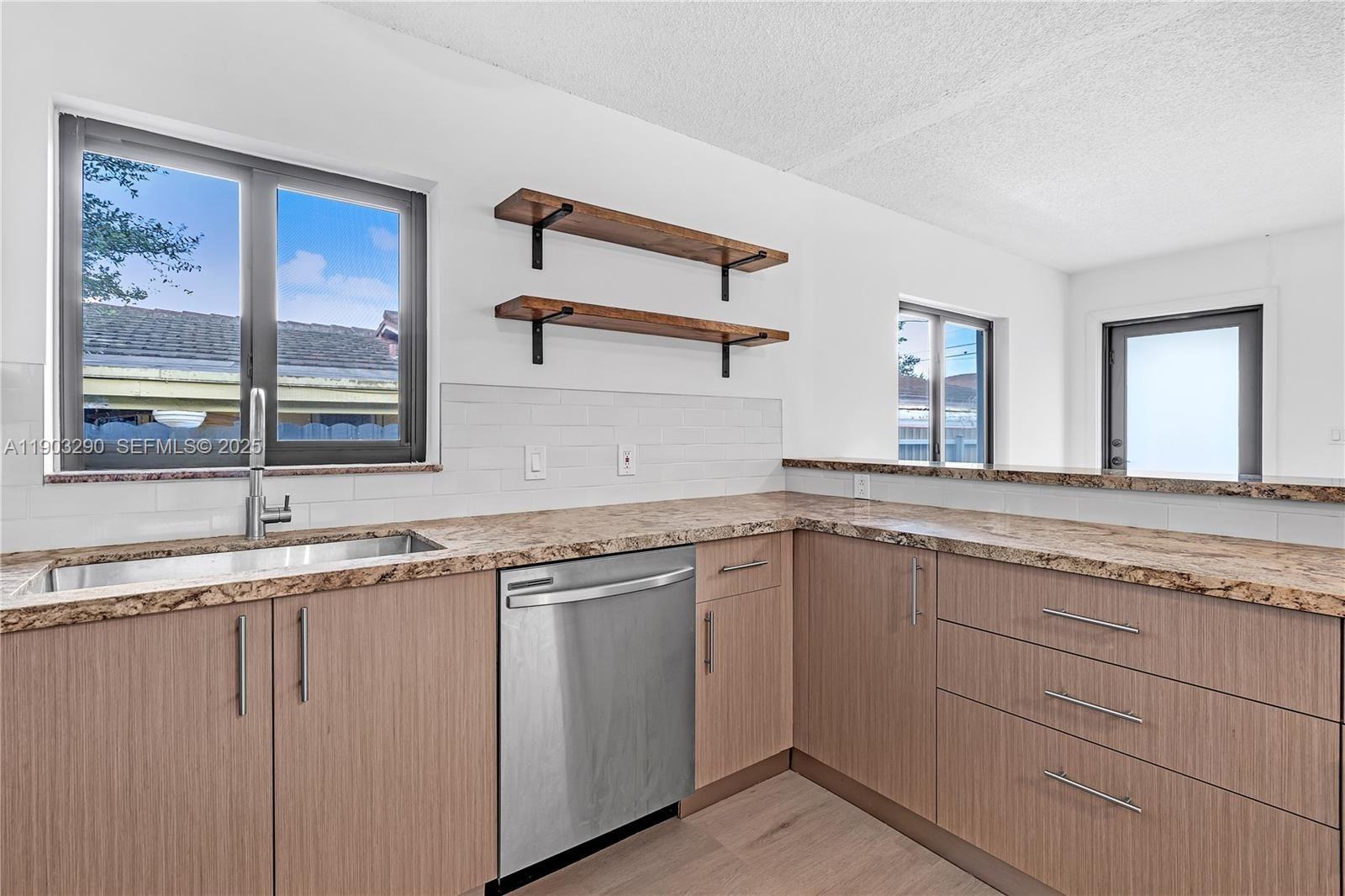 270 NW 40th Ct, Miami