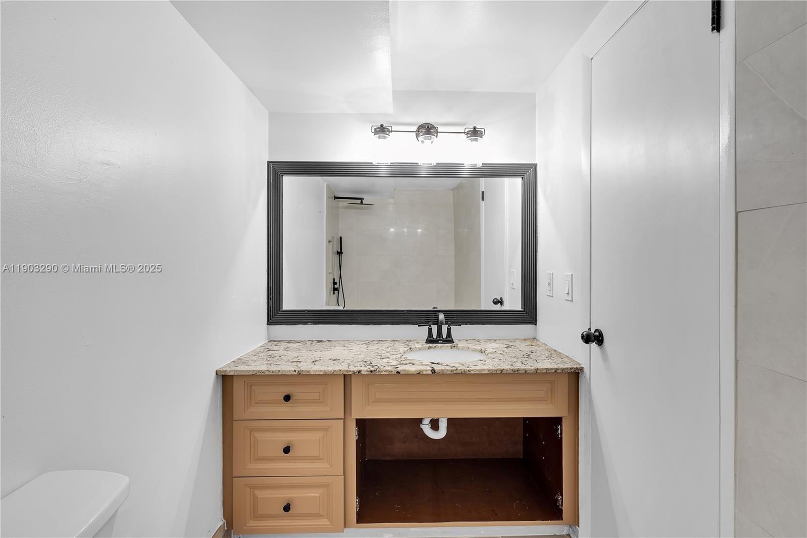 270 NW 40th Ct, Miami