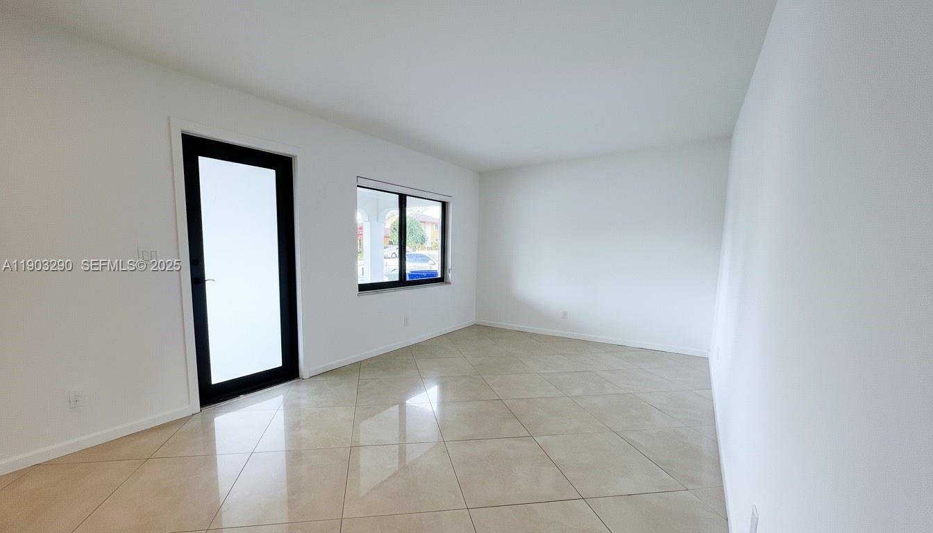 270 NW 40th Ct, Miami