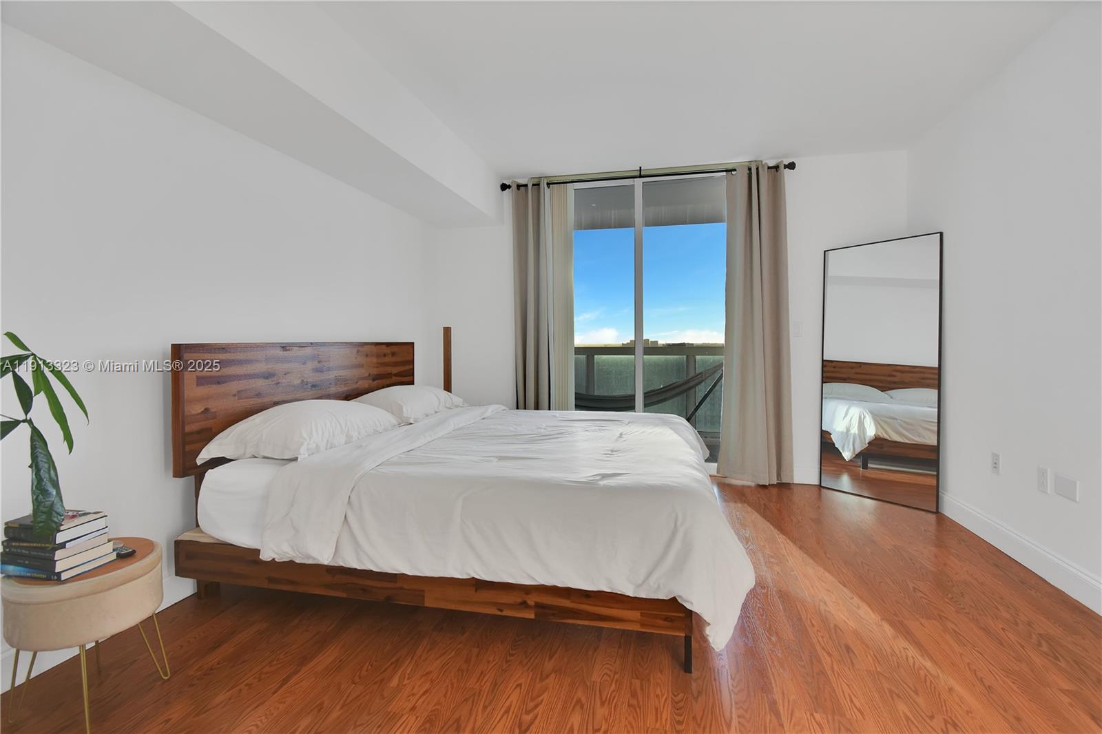 1800 N Bayshore Dr # 2604