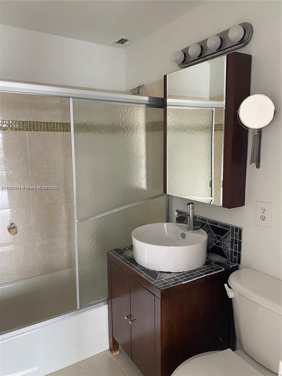 880 NE 69th St # 10L