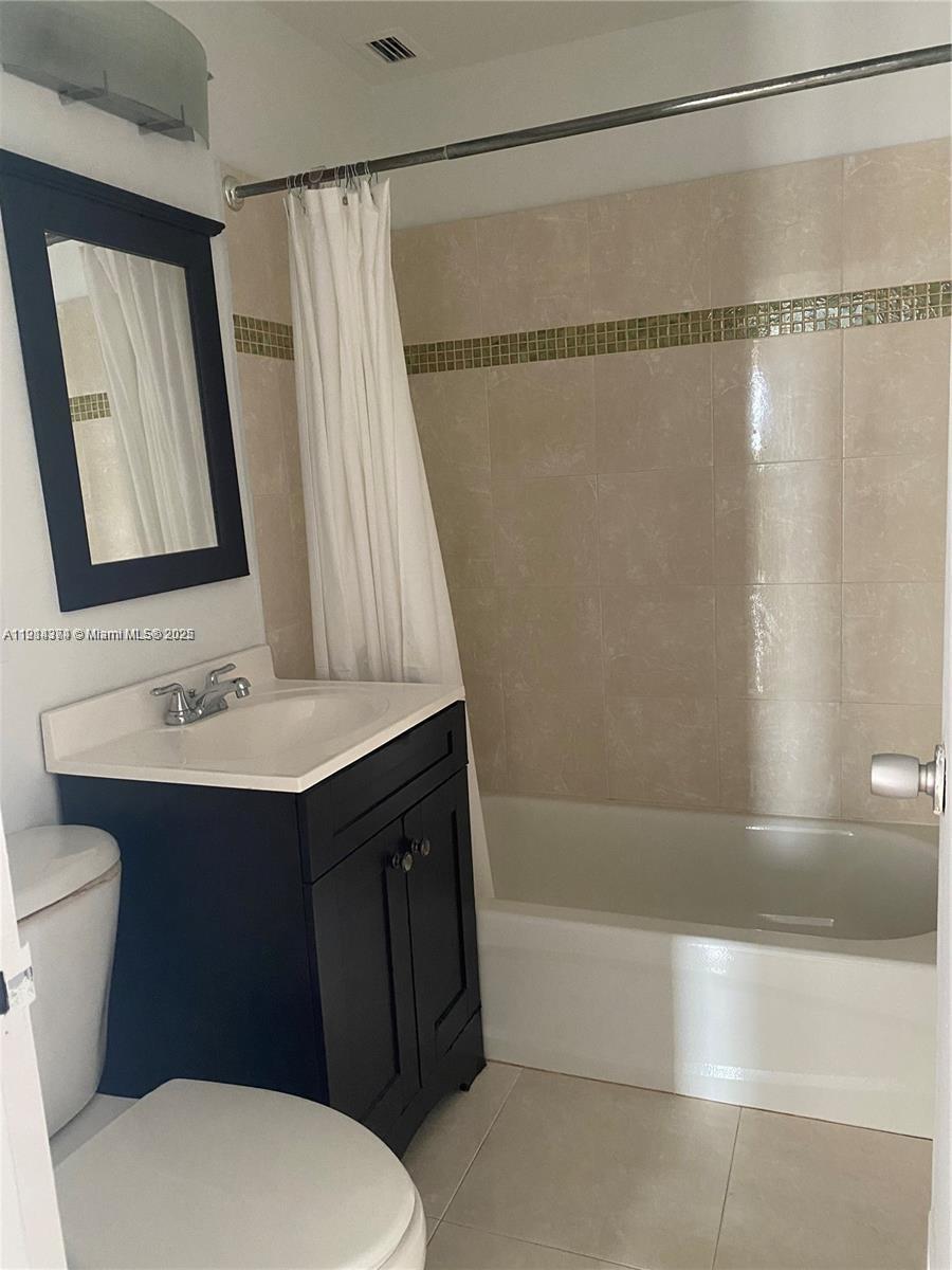 880 NE 69th St # 10L