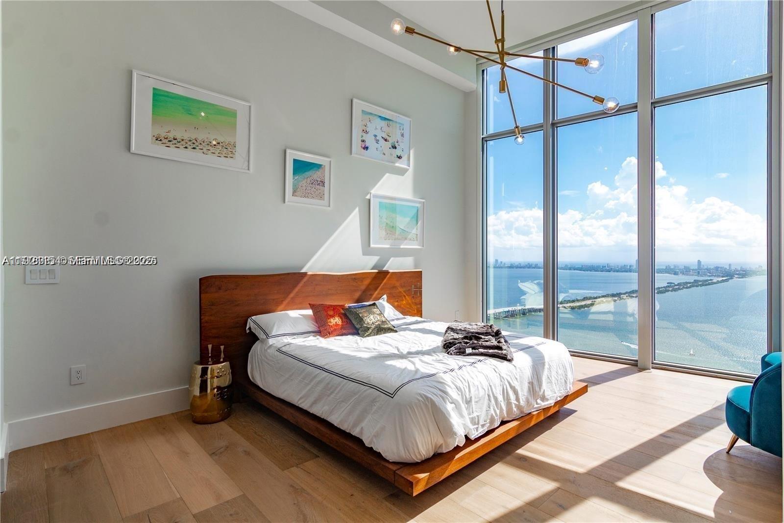 2900 NE 7th Ave # 5002