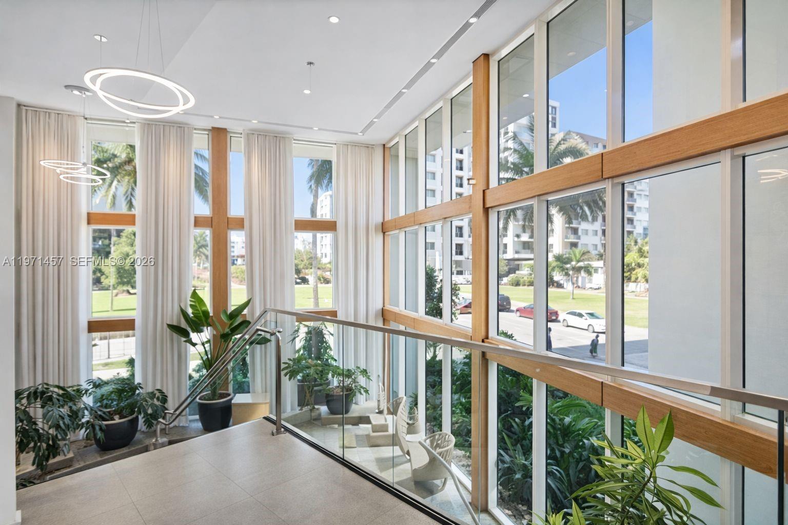 600 NE 27th St # 1001