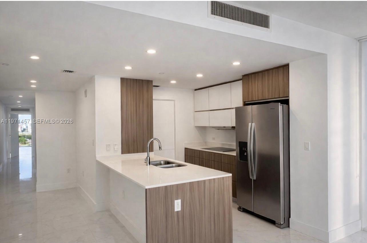 600 NE 27th St # 1001