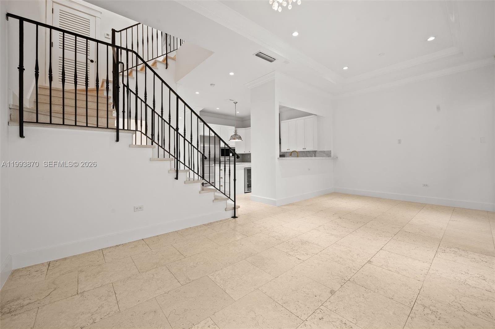 530 Valencia Ave # 2