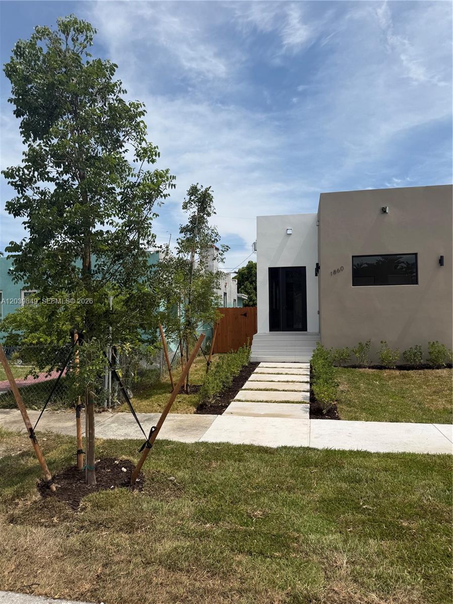 1860 NW 48th St