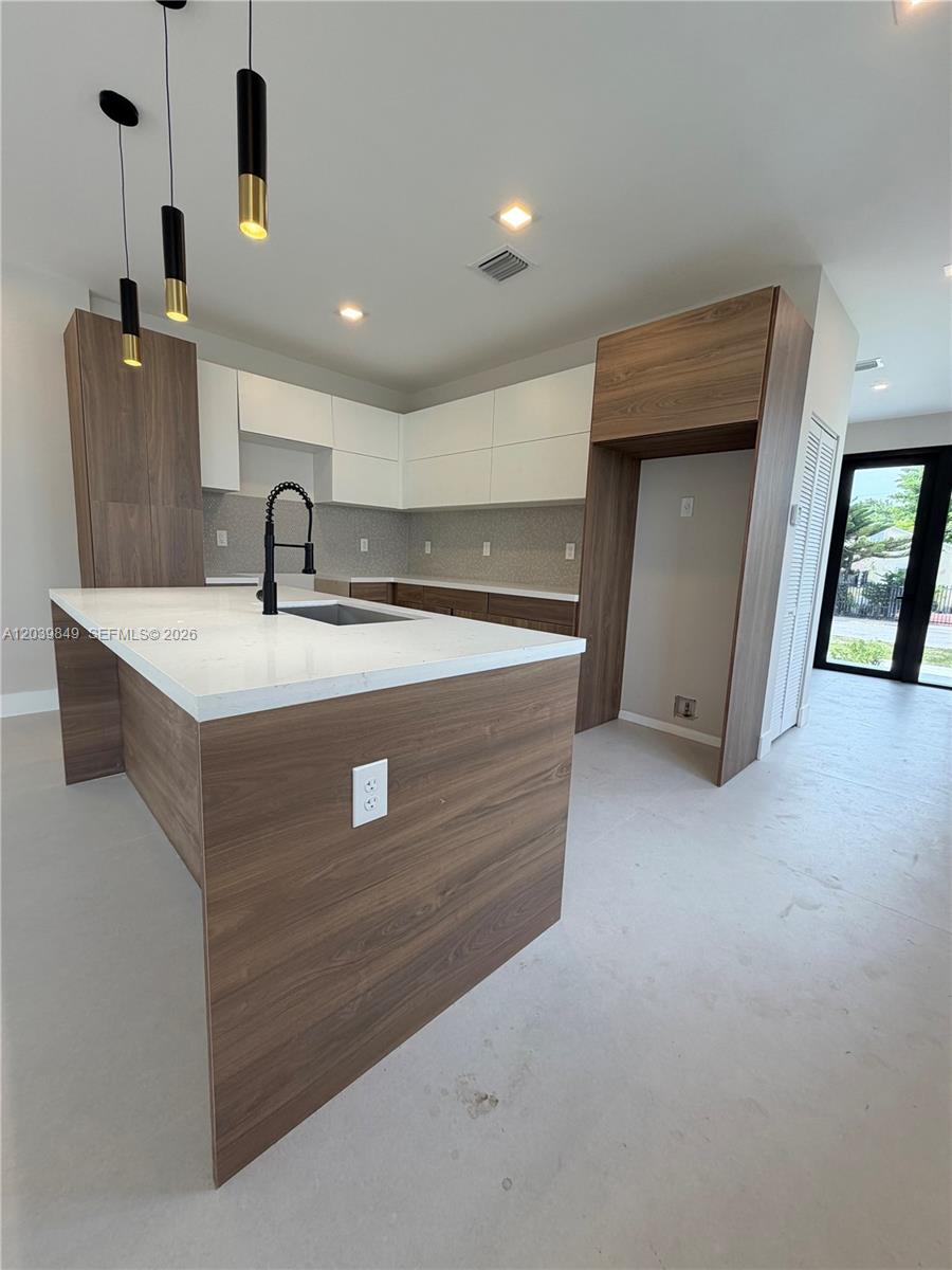 1860 NW 48th St