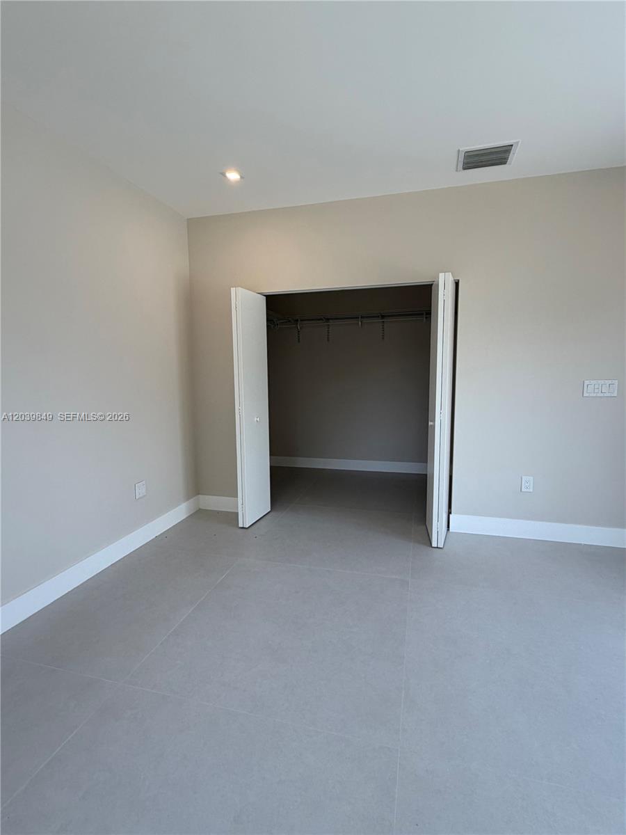 1860 NW 48th St