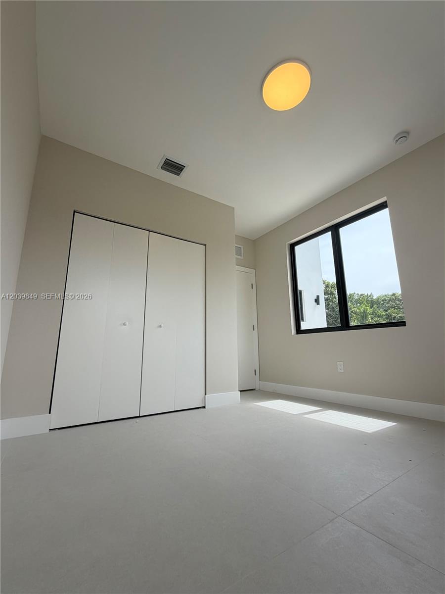 1860 NW 48th St