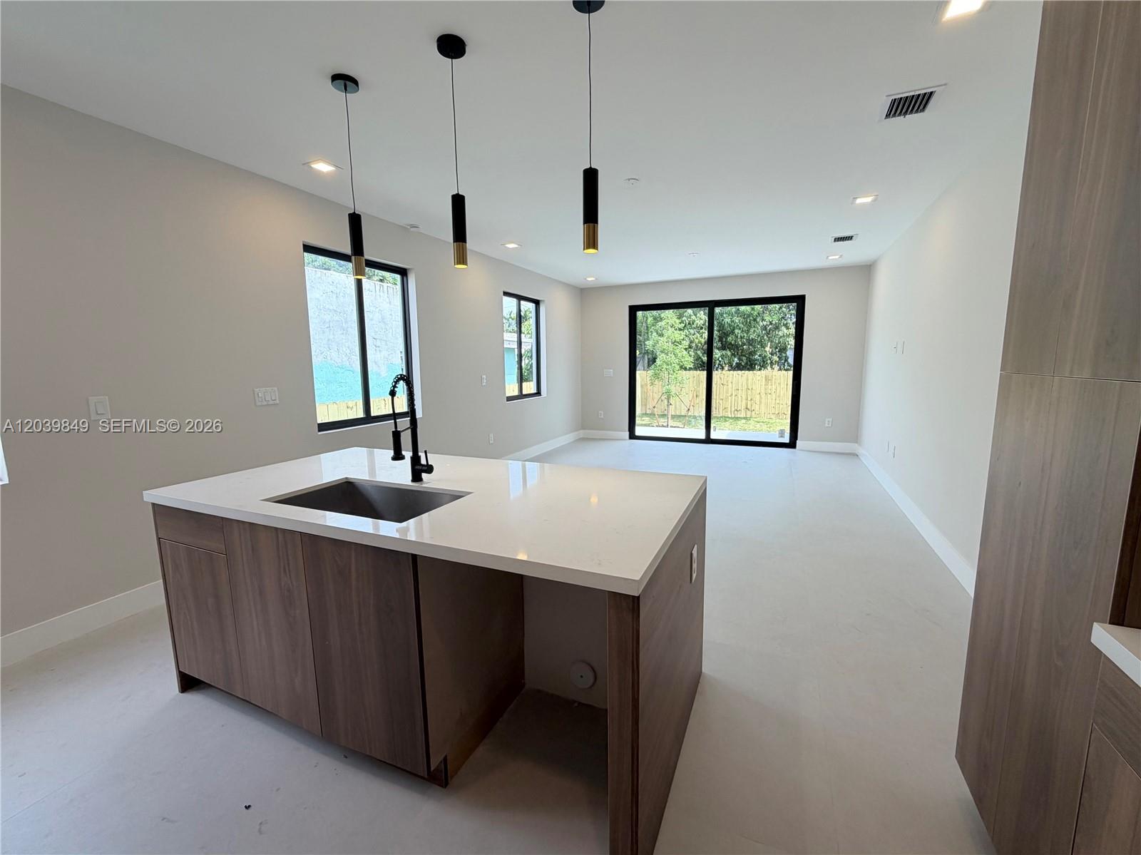 1860 NW 48th St