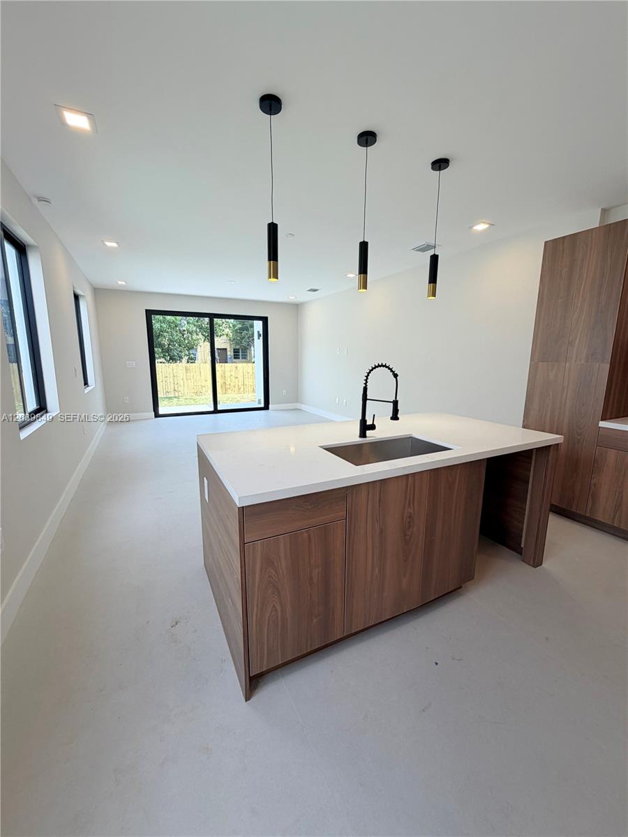 1860 NW 48th St