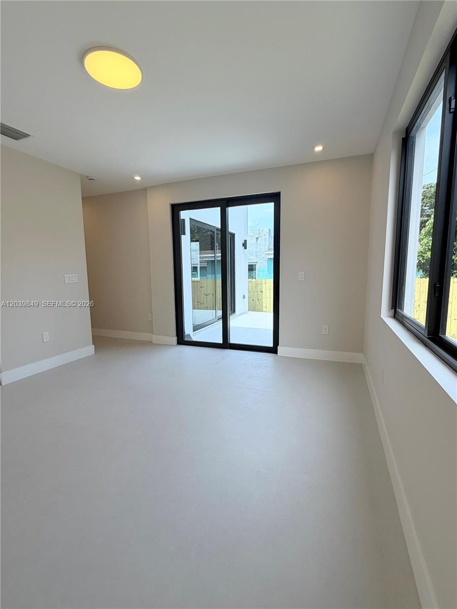 1860 NW 48th St