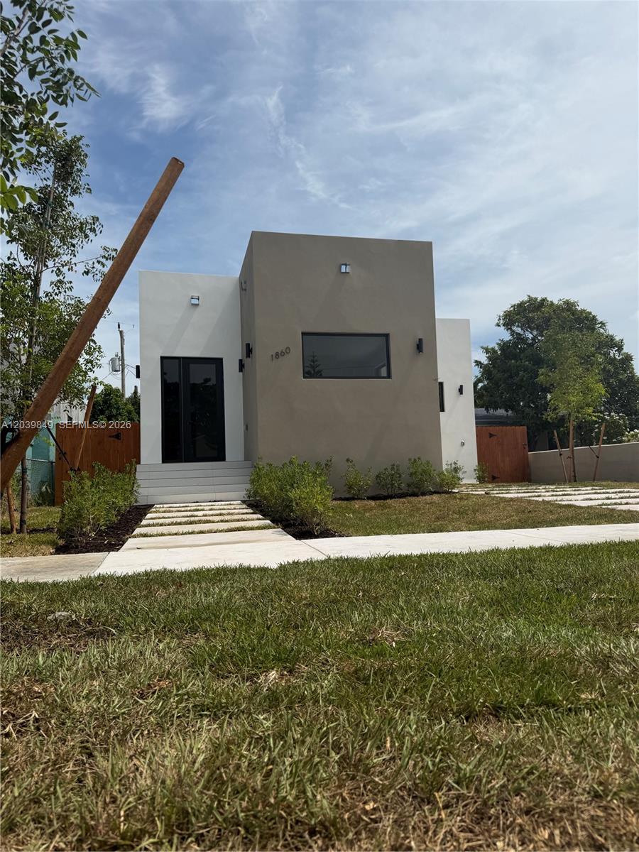 1860 NW 48th St