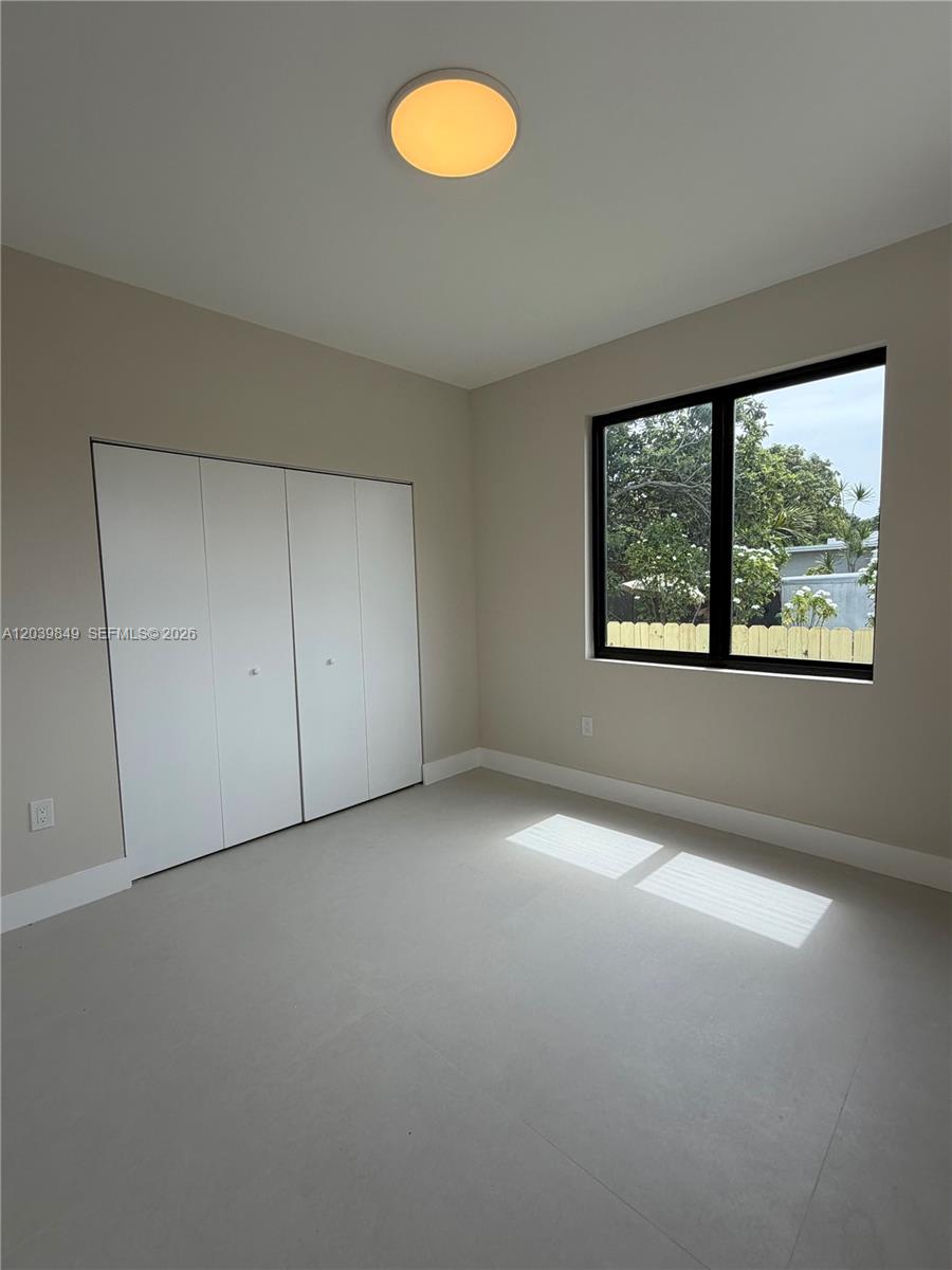 1860 NW 48th St