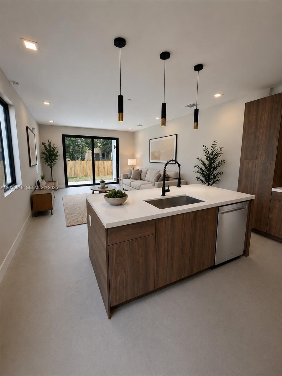 1860 NW 48th St