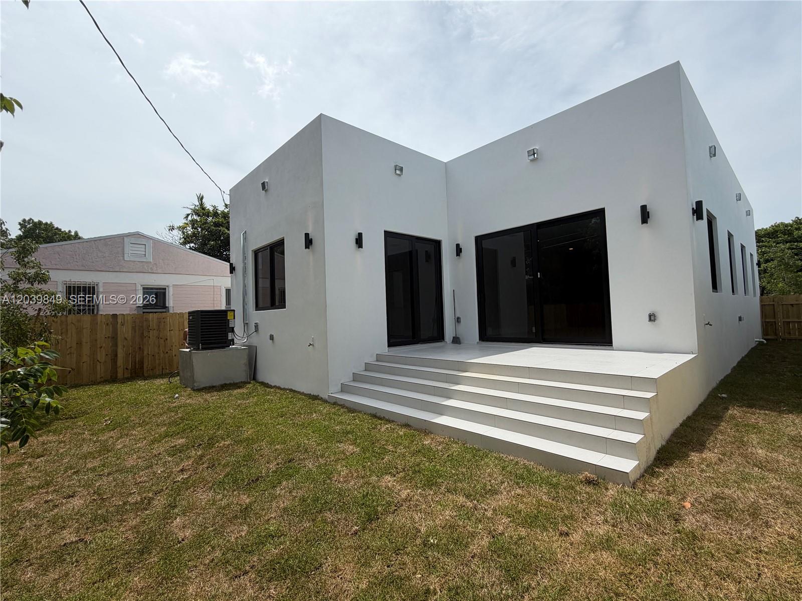 1860 NW 48th St