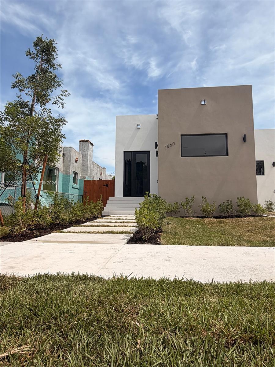 1860 NW 48th St