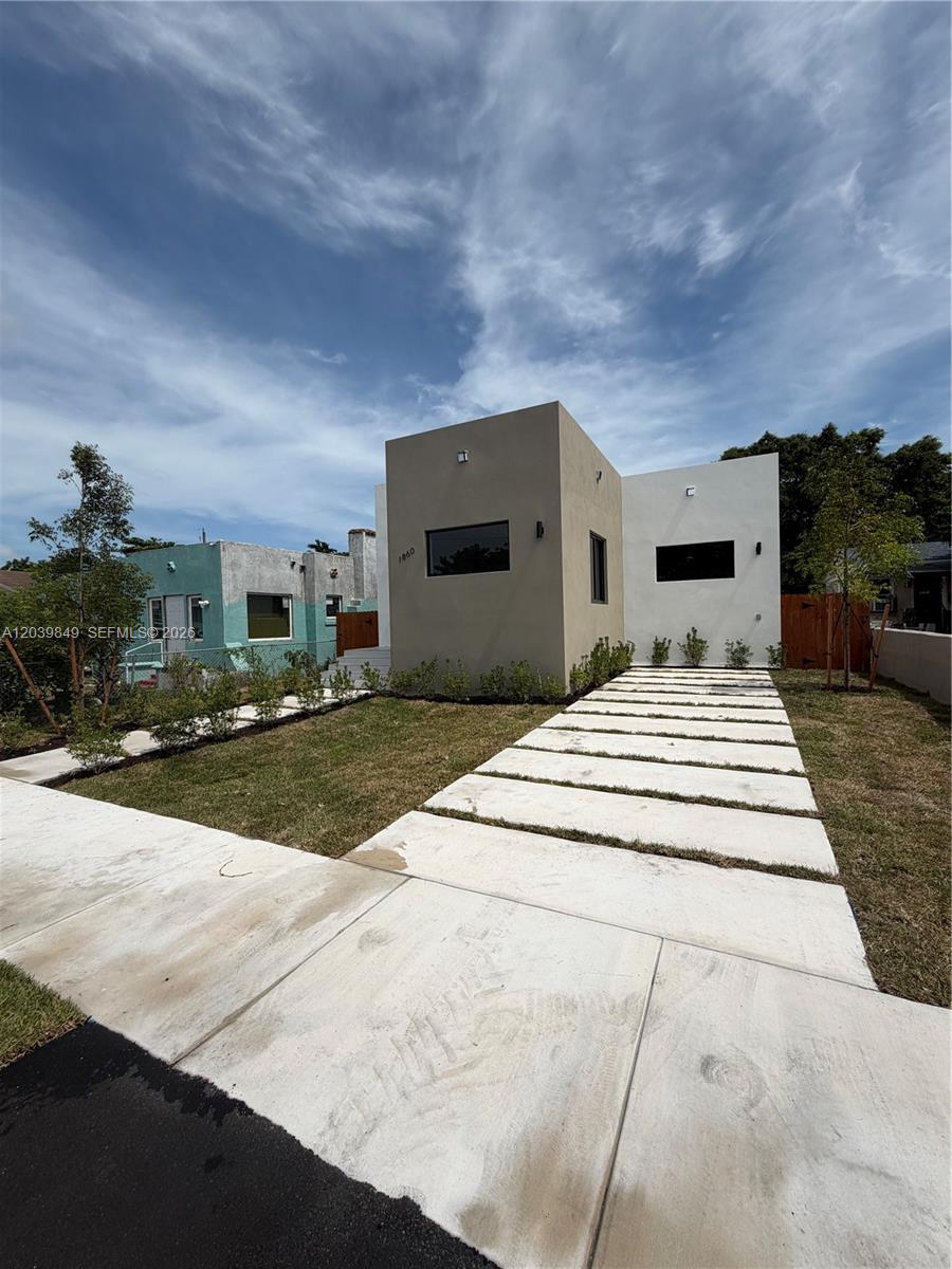 1860 NW 48th St