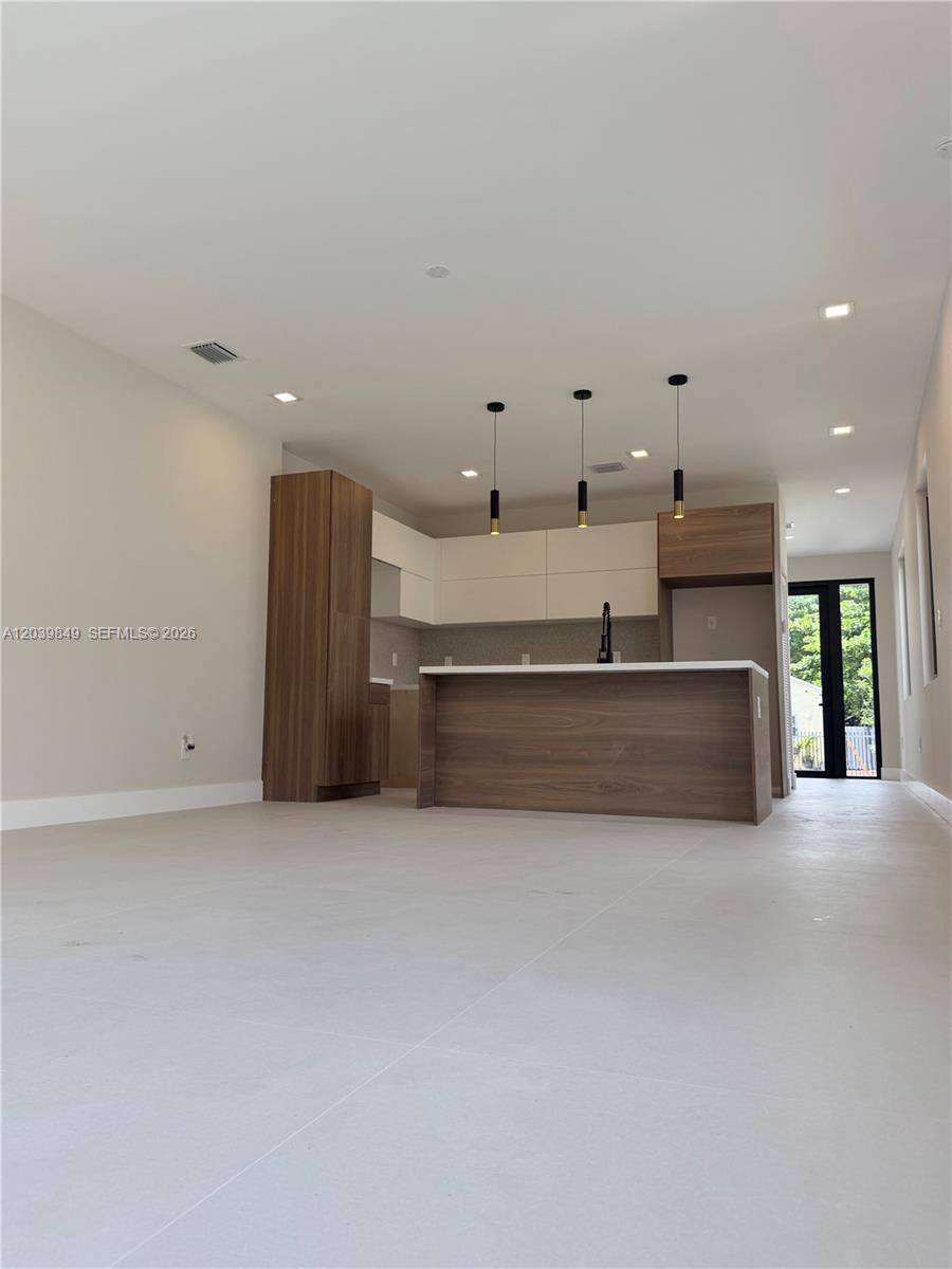 1860 NW 48th St