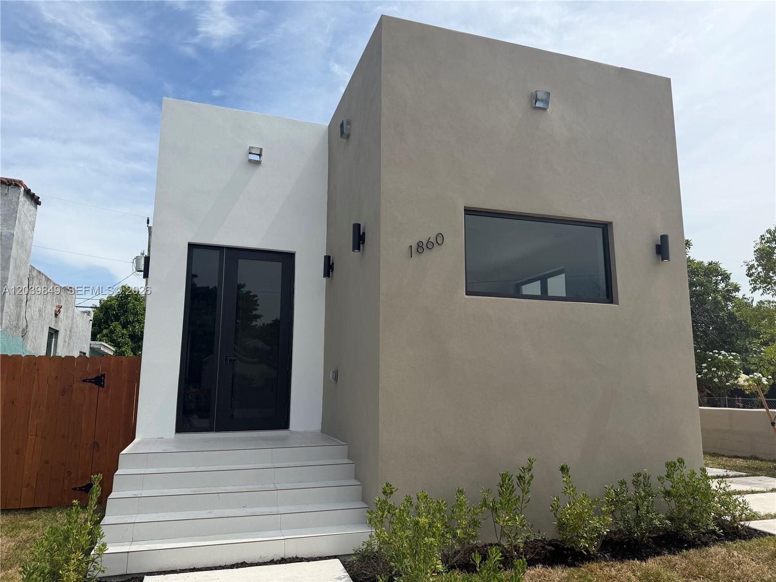 1860 NW 48th St