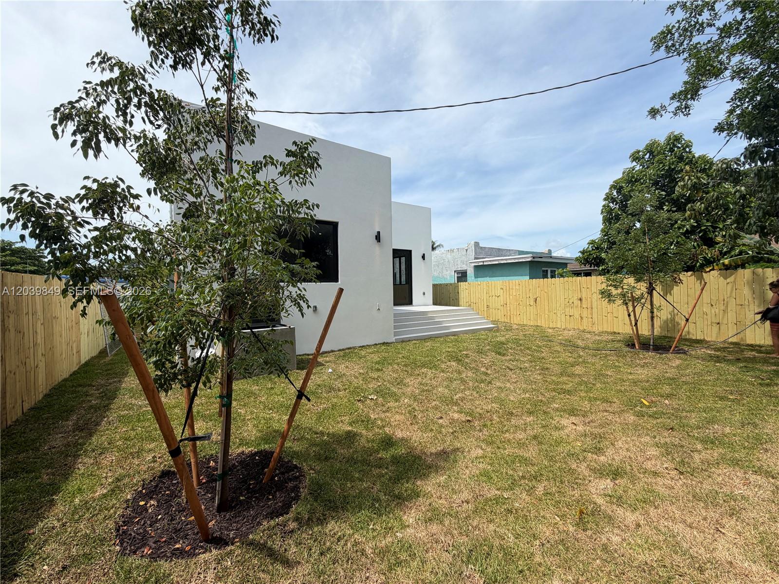 1860 NW 48th St