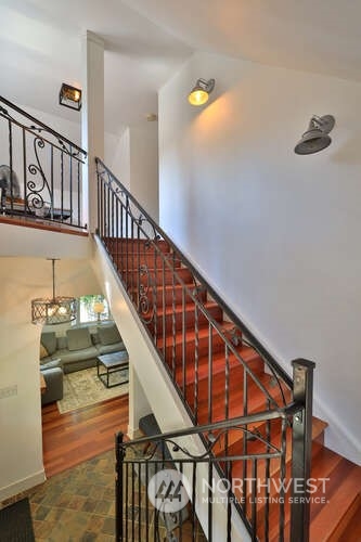 1112 Commercial Street