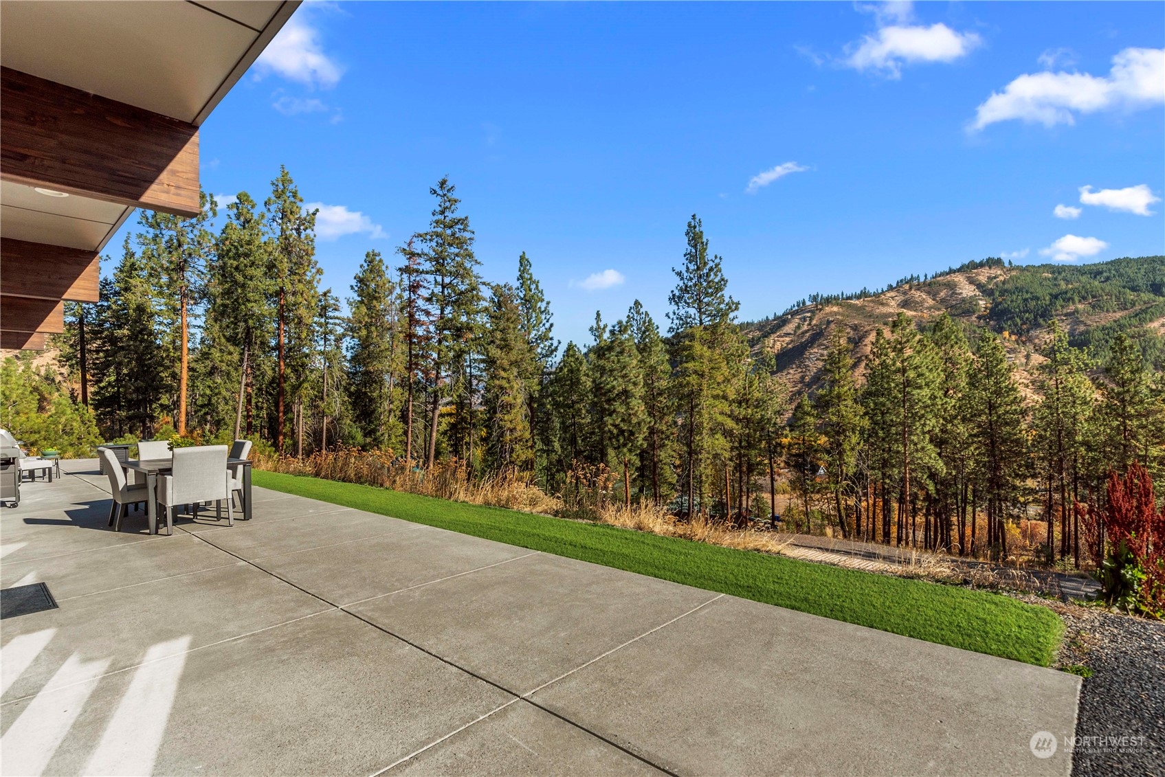 5674 Mountain Lane