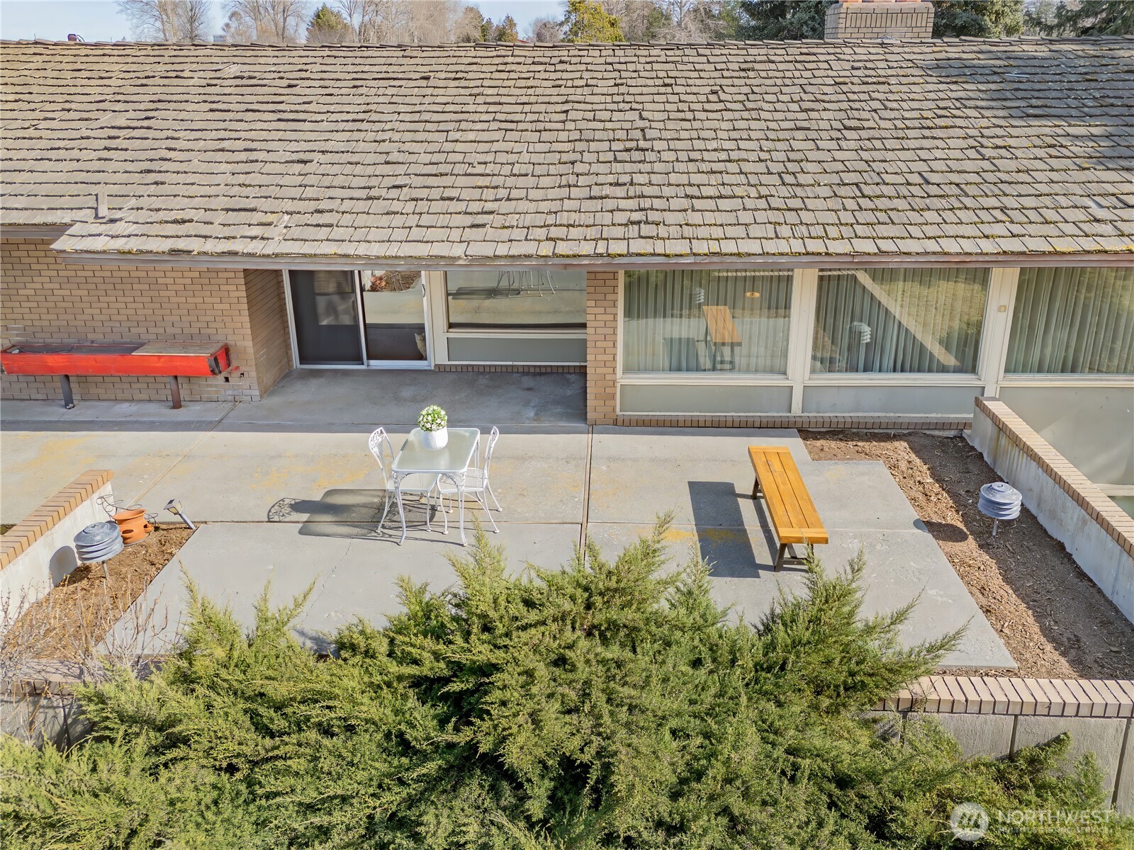 2400 NE Hamilton Road NE