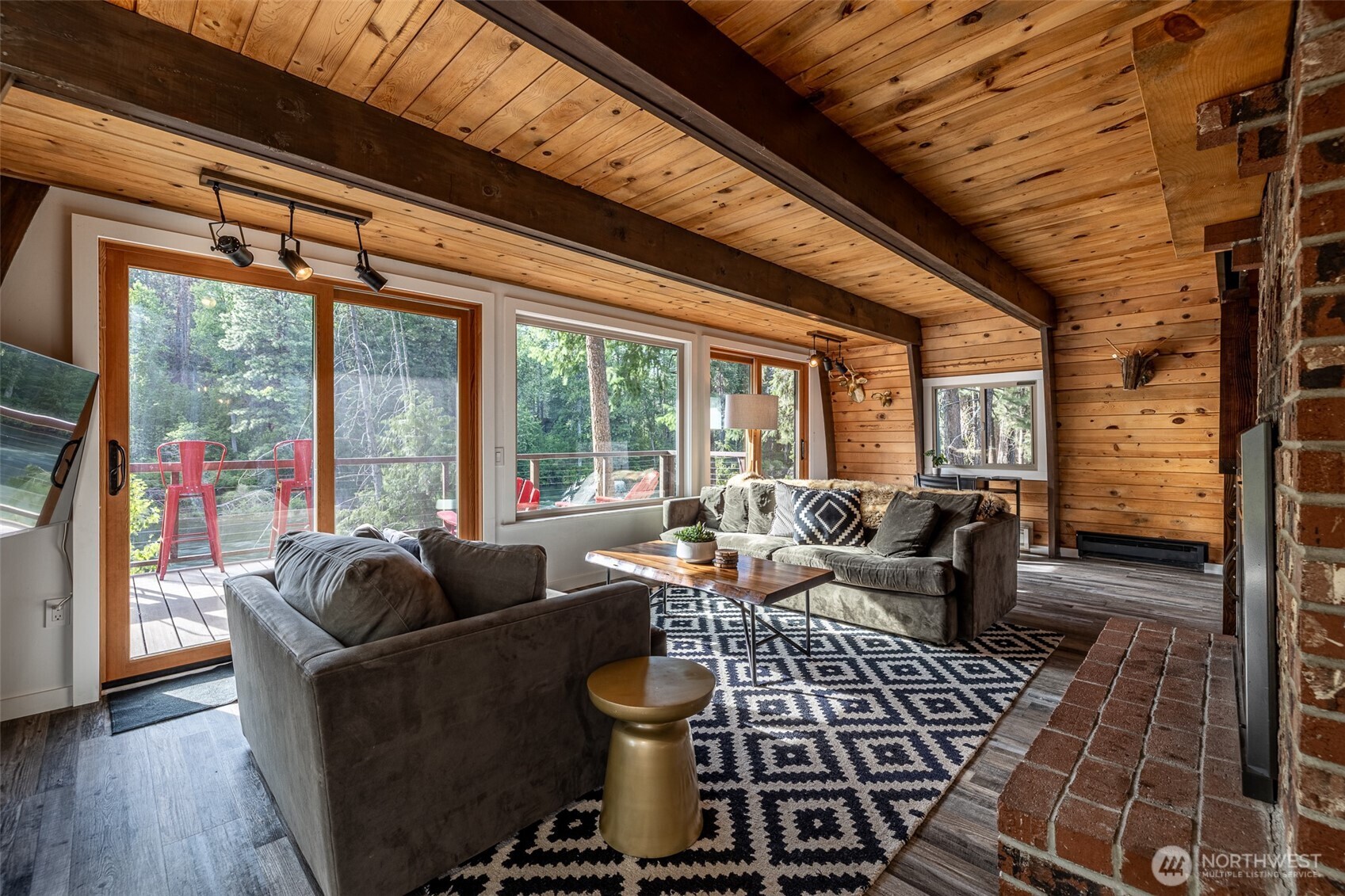 18832 Pine Loop