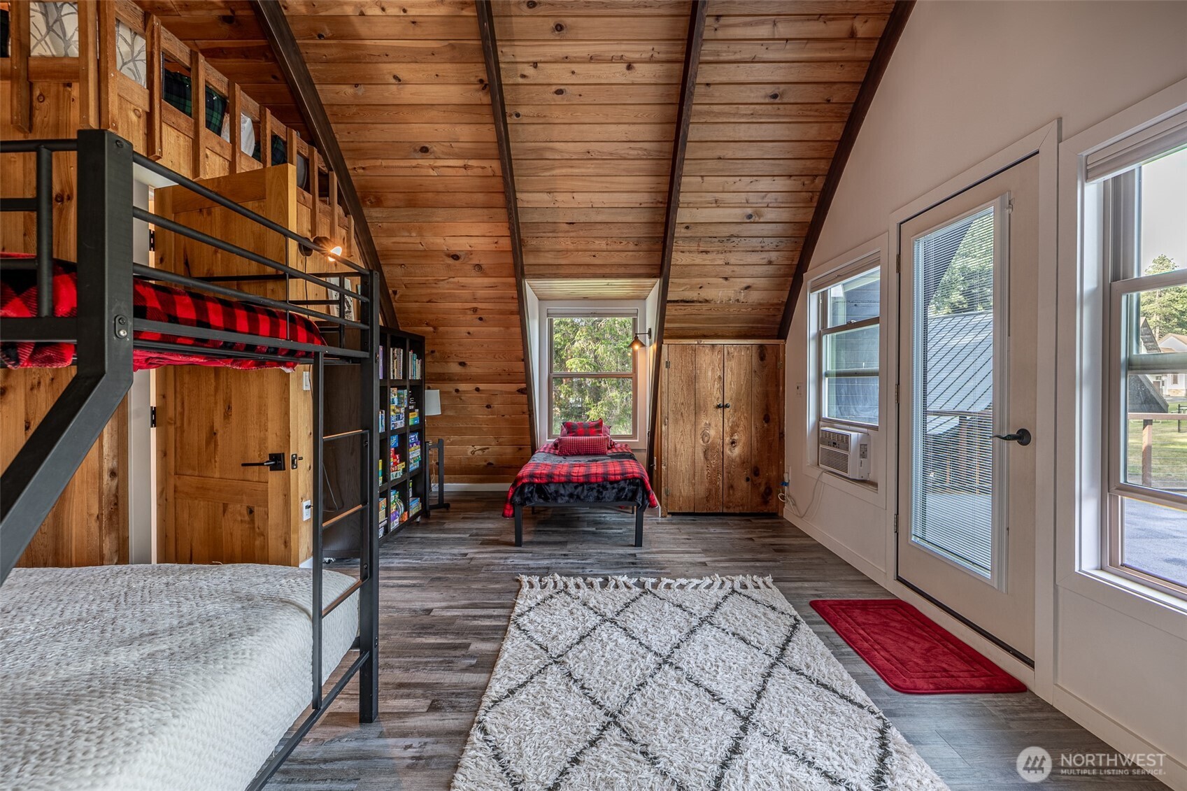 18832 Pine Loop