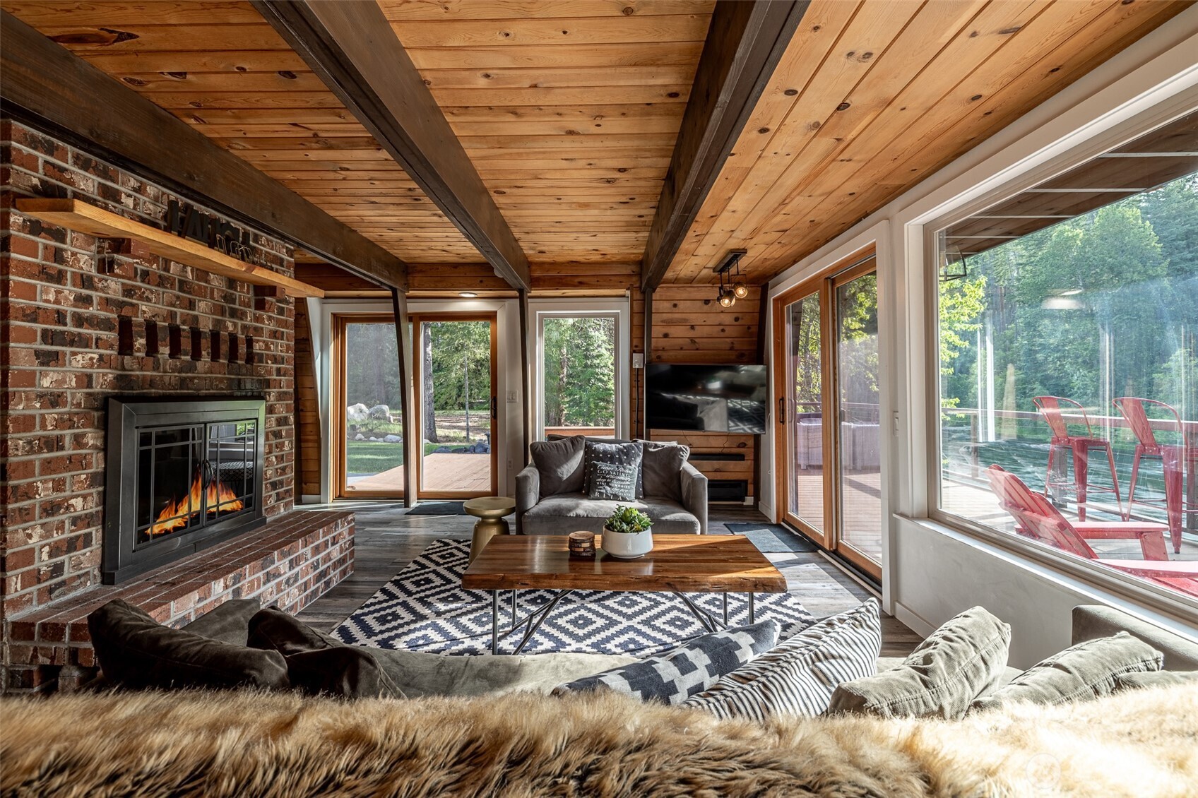 18832 Pine Loop