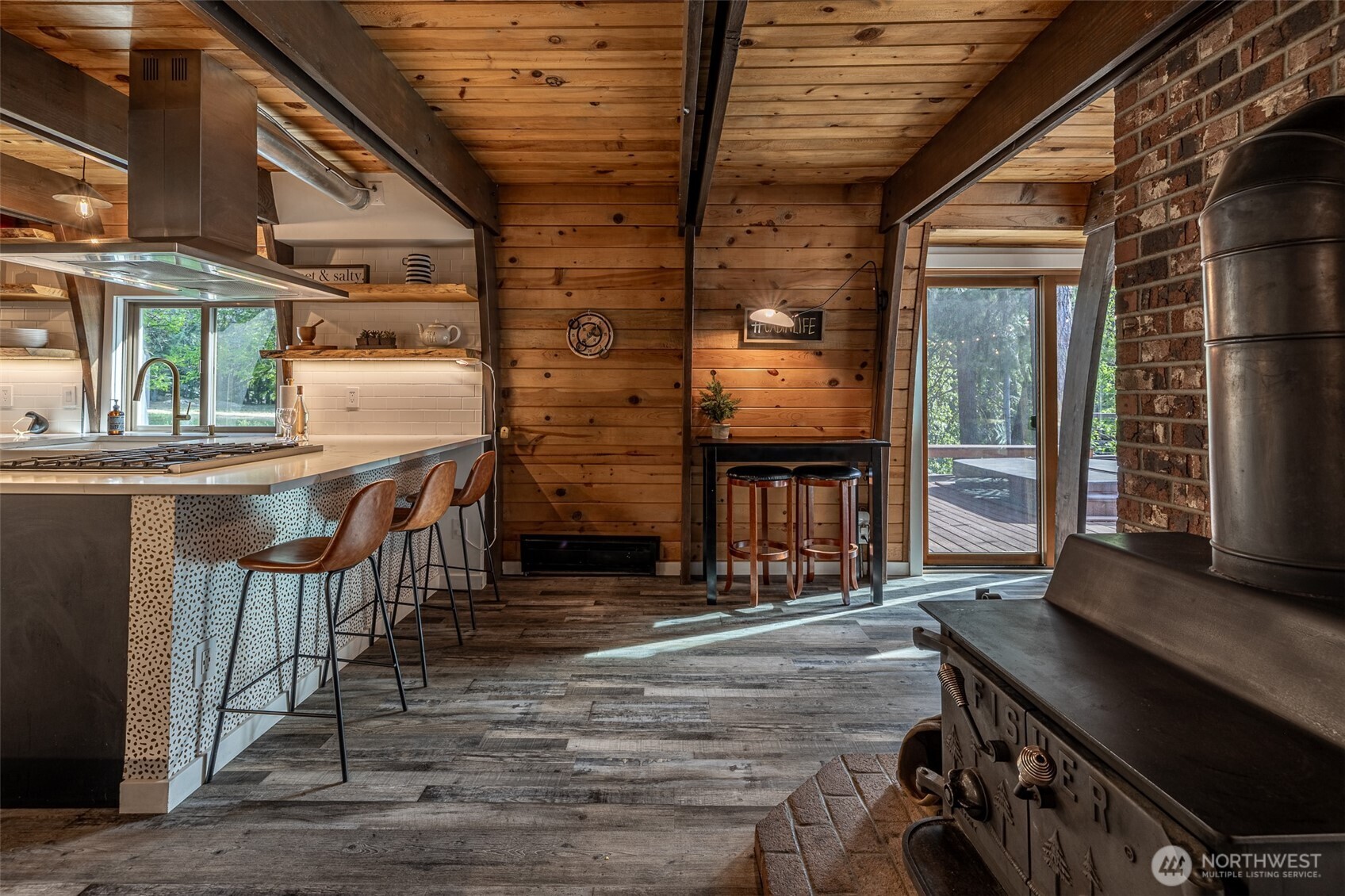18832 Pine Loop