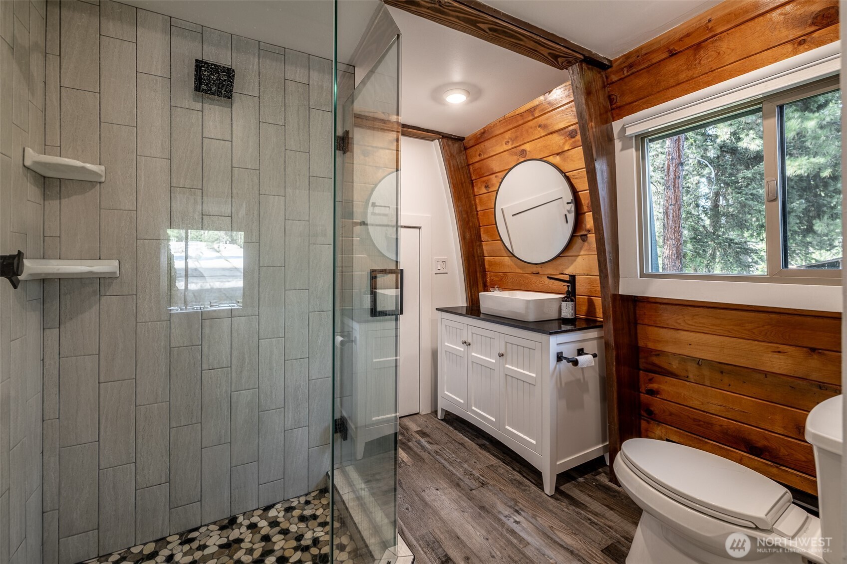18832 Pine Loop