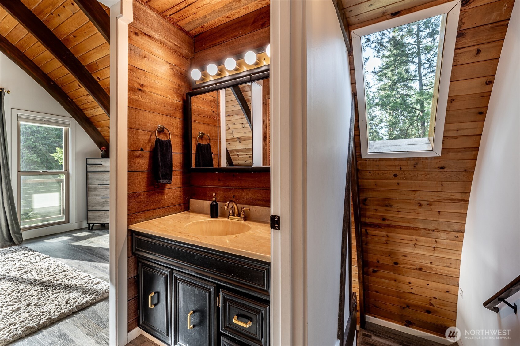 18832 Pine Loop