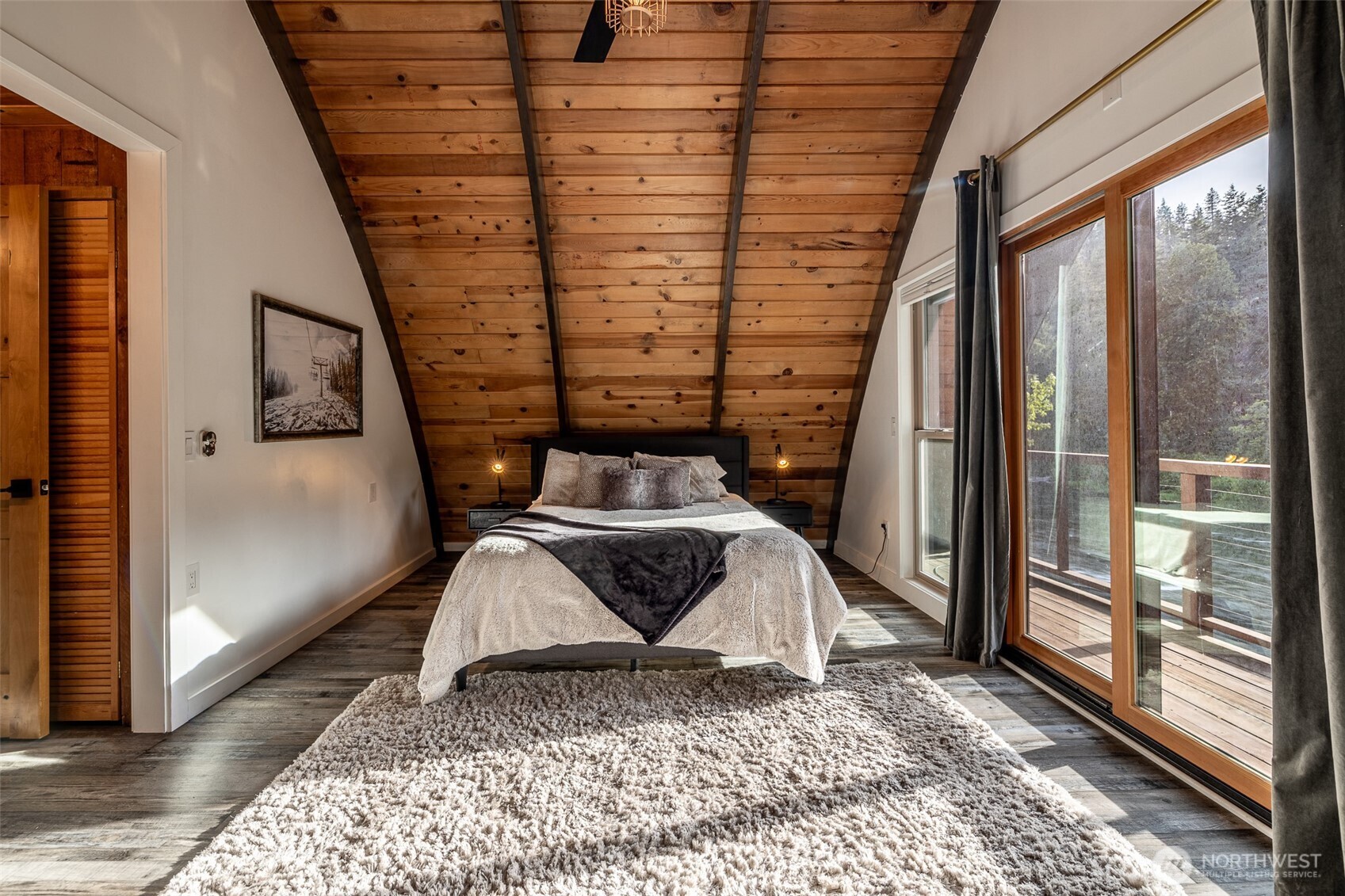 18832 Pine Loop
