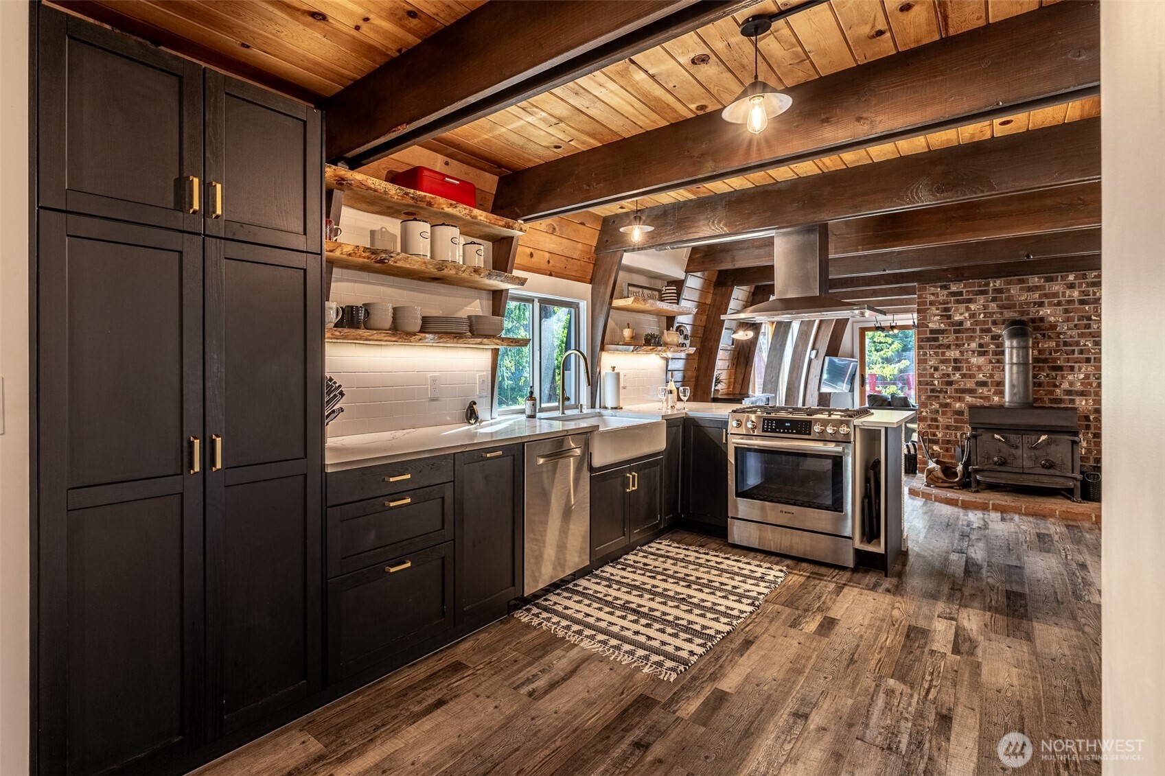 18832 Pine Loop