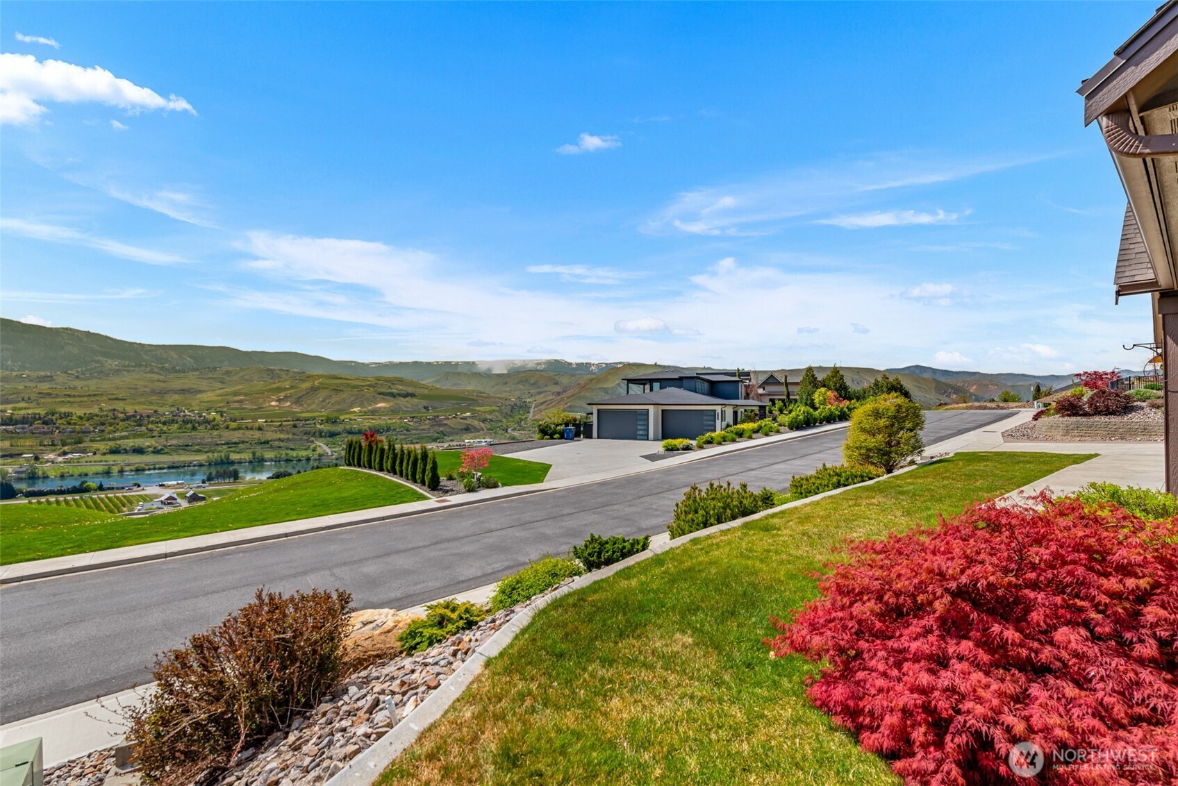 2741 SE Falcon View Drive