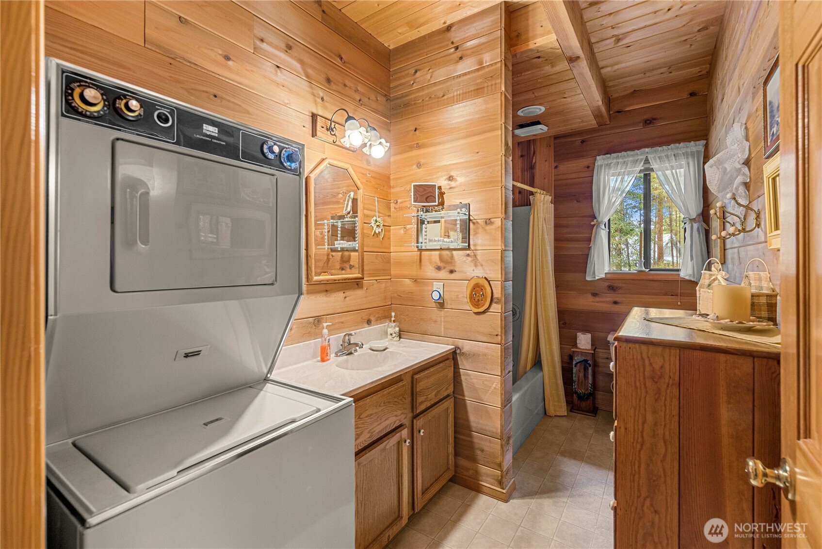 2471 Tamarack Crest Dr.