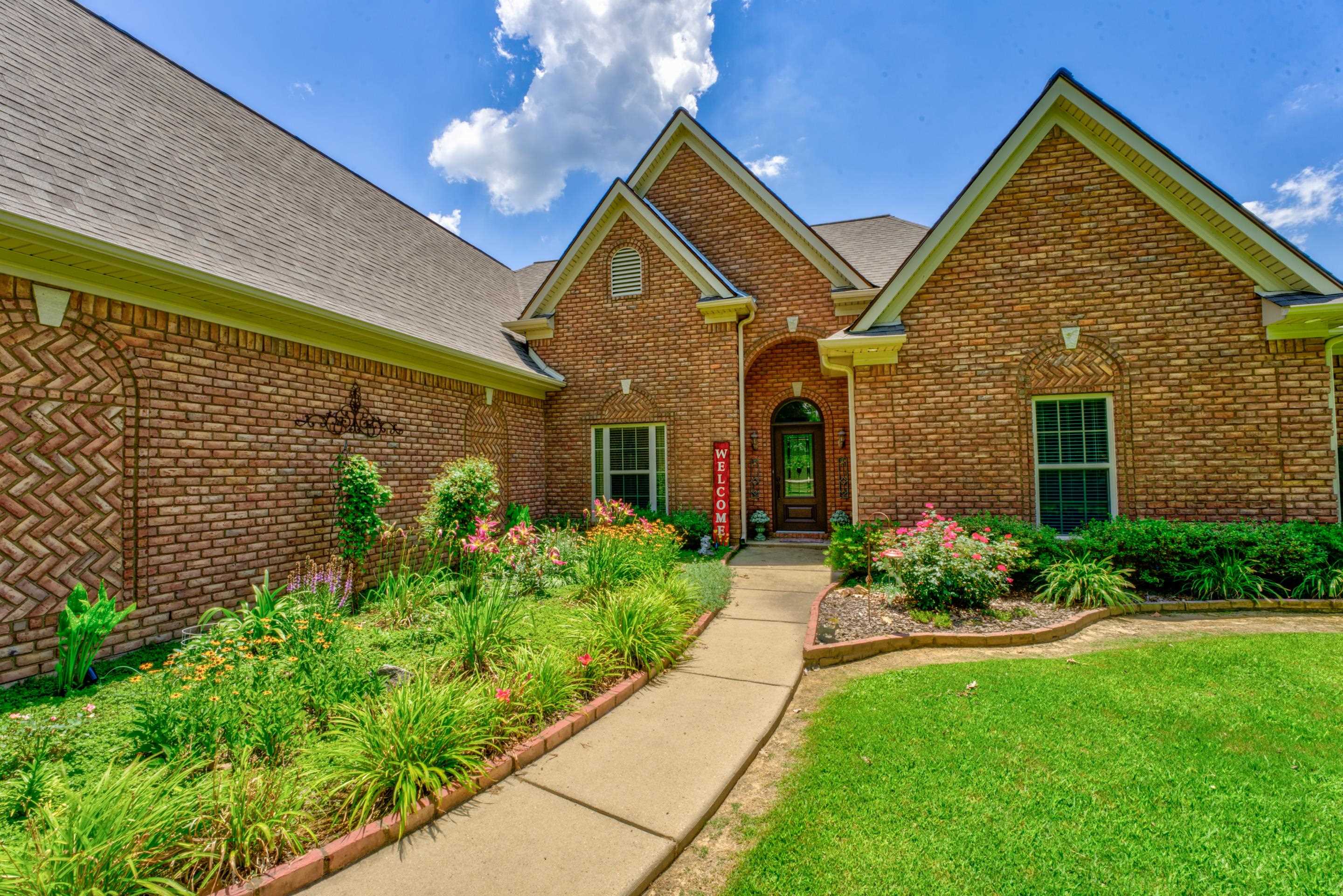 290 SELLERS DR