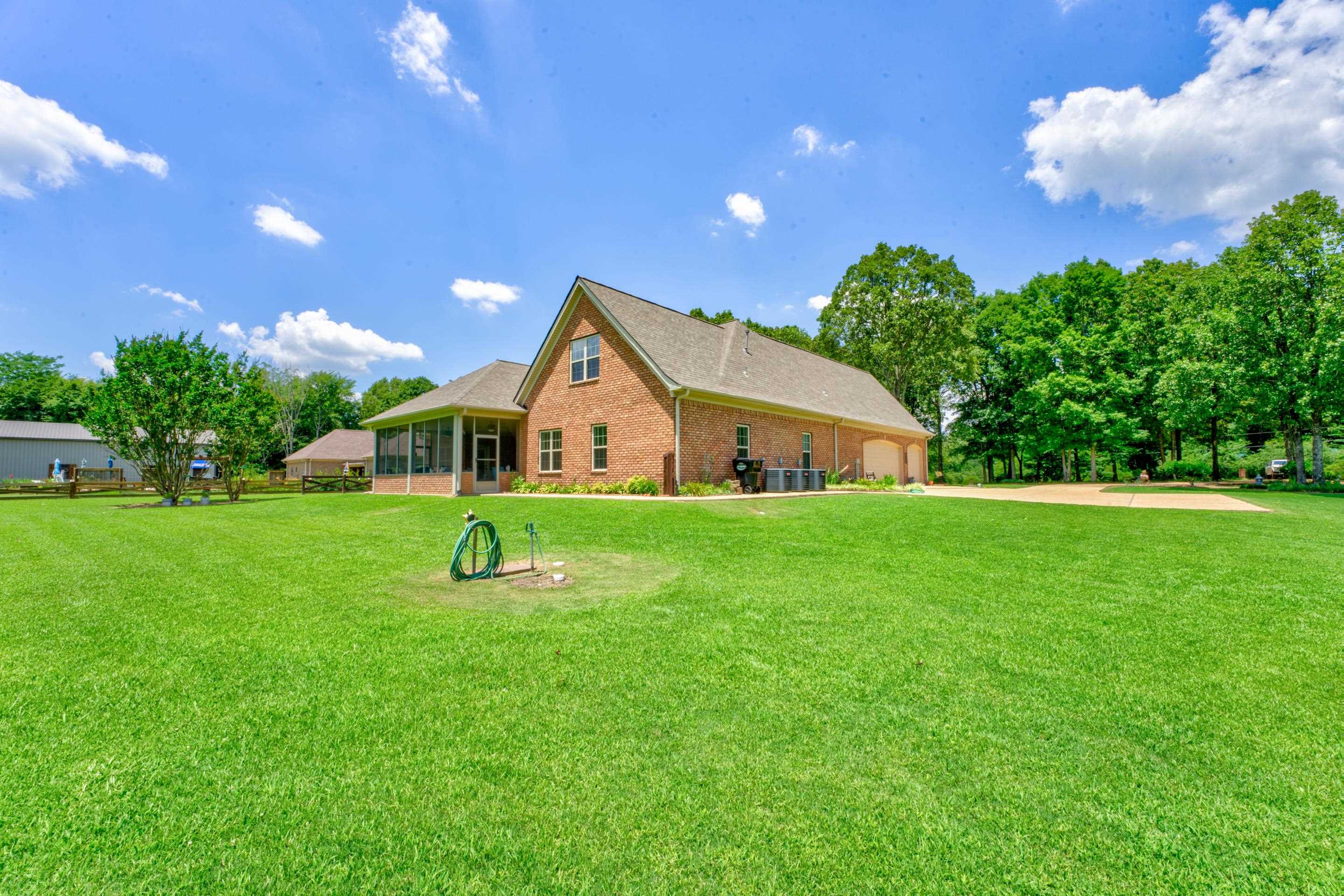 290 SELLERS DR