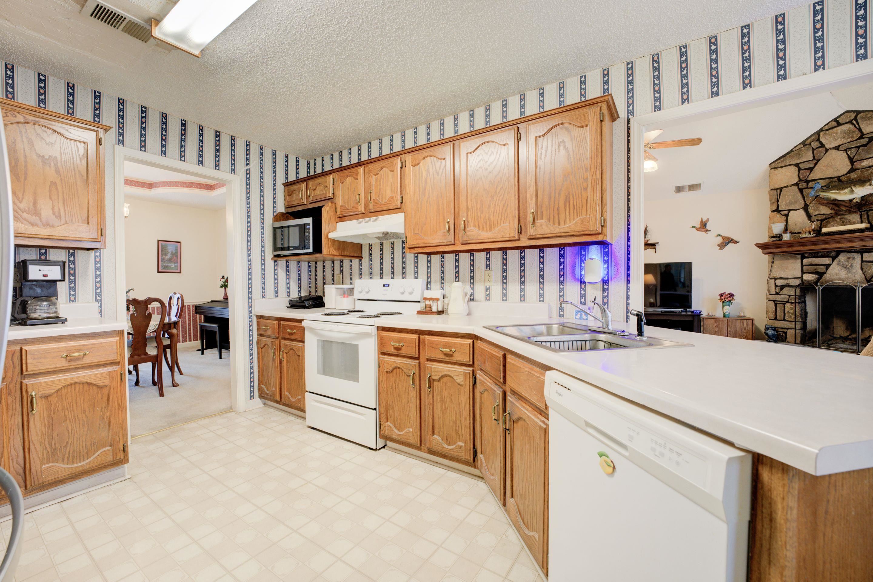 60 LYNDSEY DR