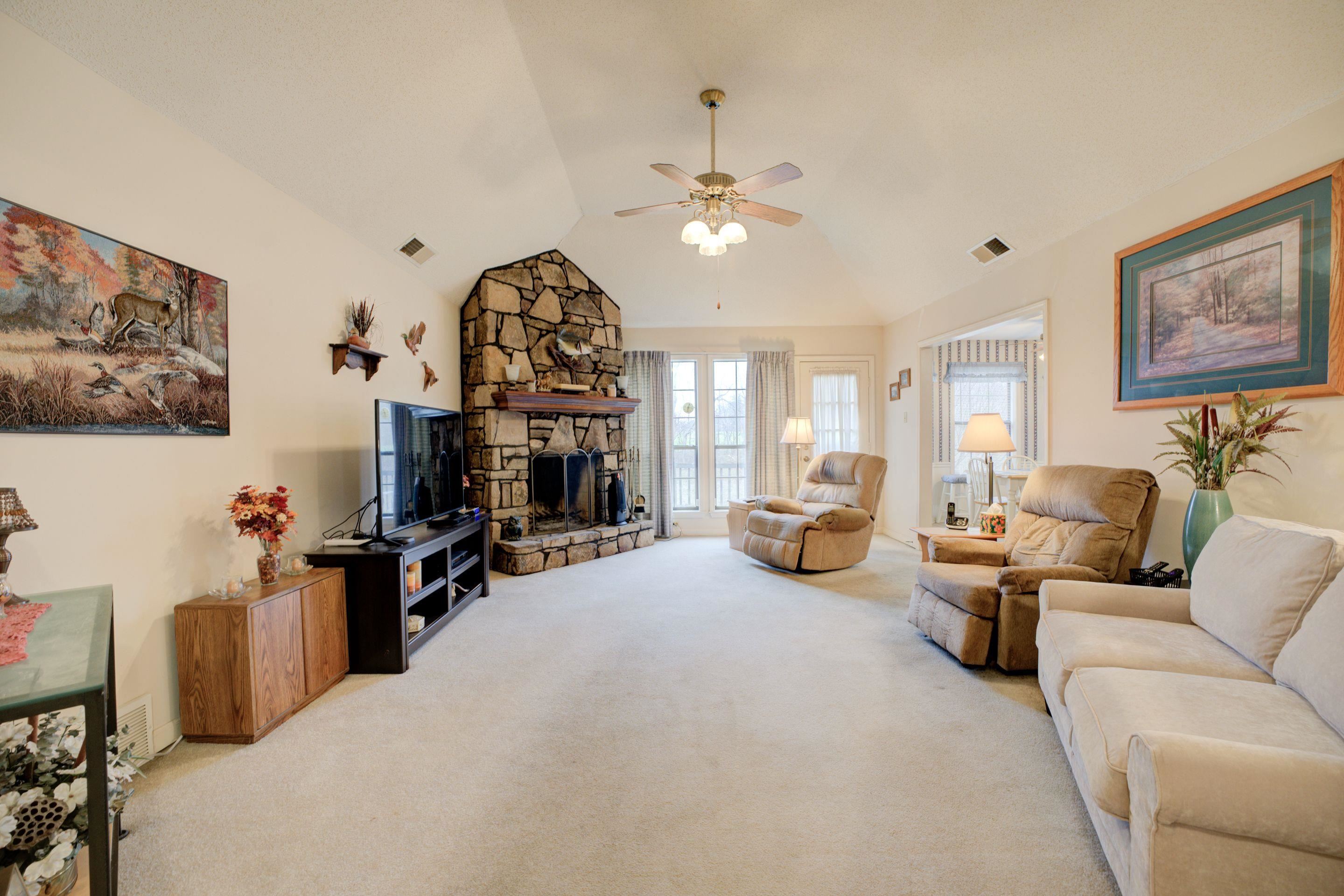 60 LYNDSEY DR