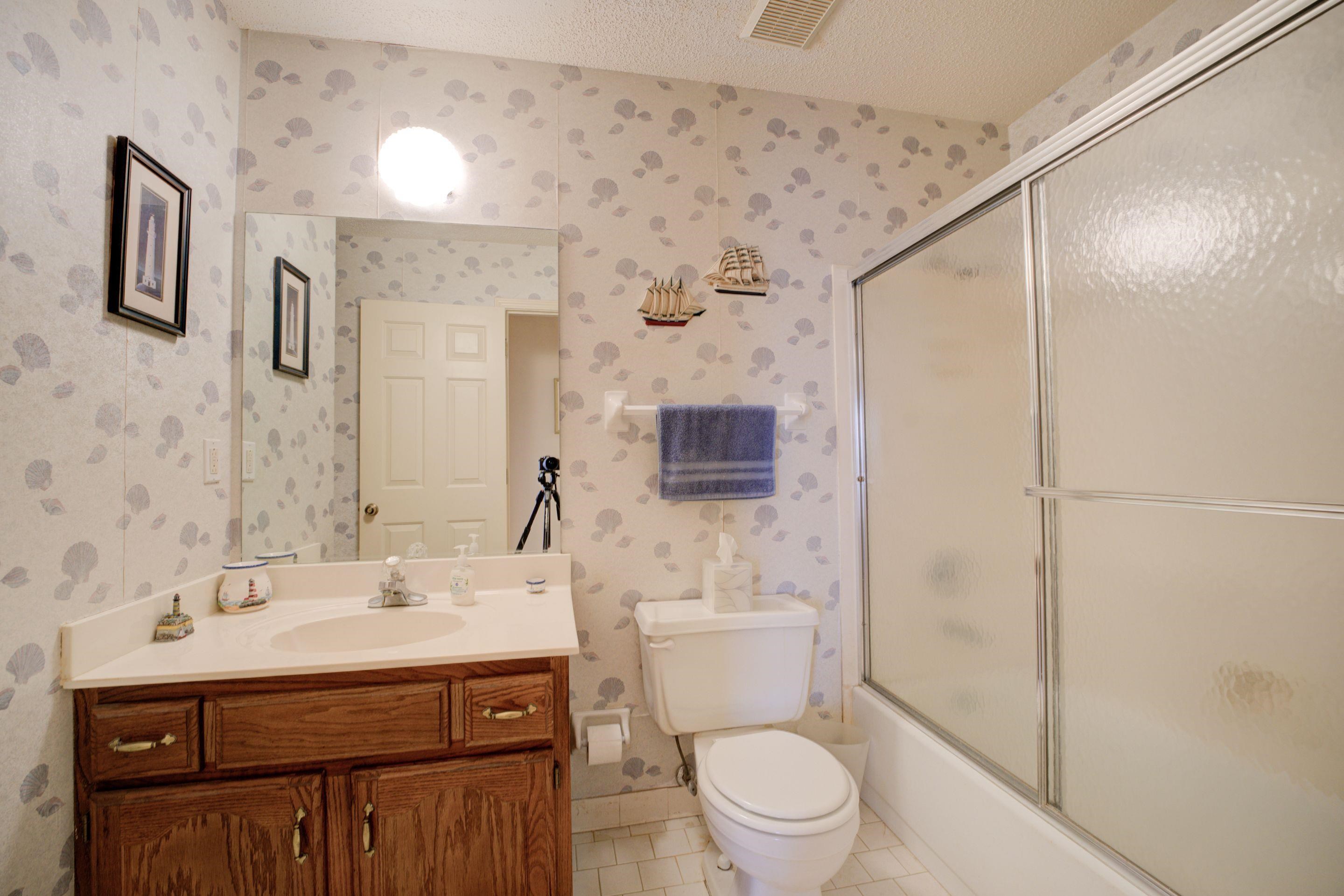 60 LYNDSEY DR