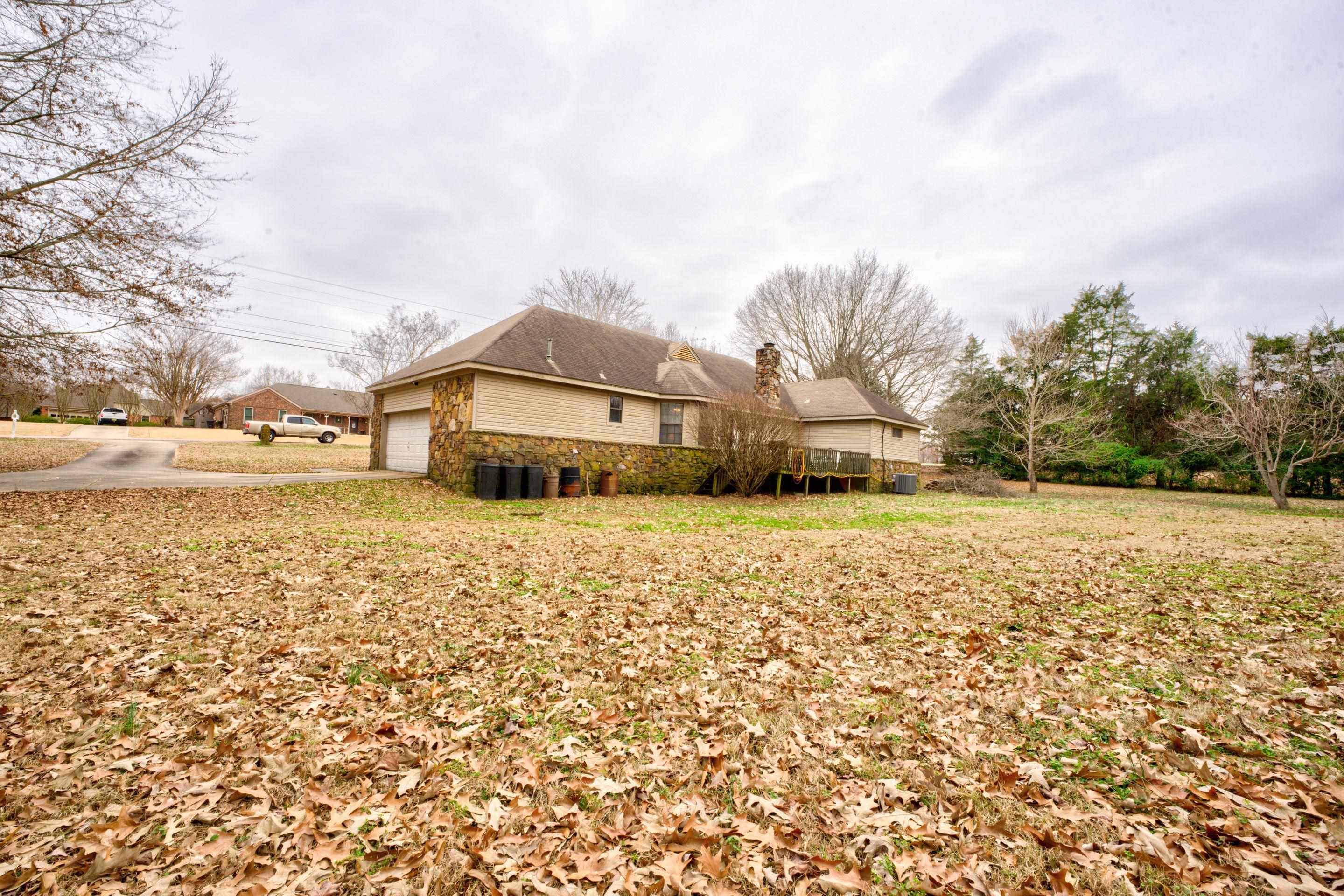 60 LYNDSEY DR