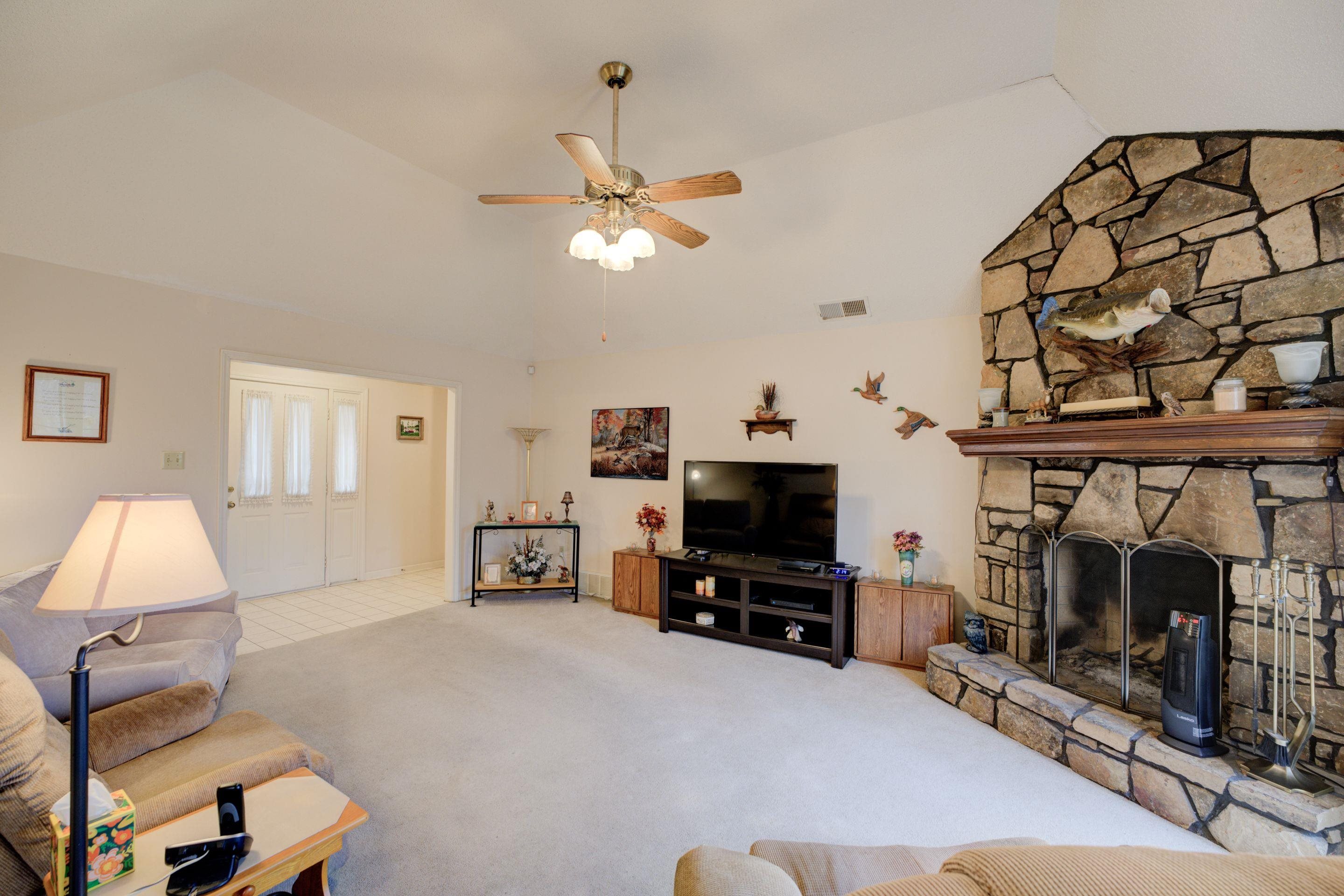 60 LYNDSEY DR