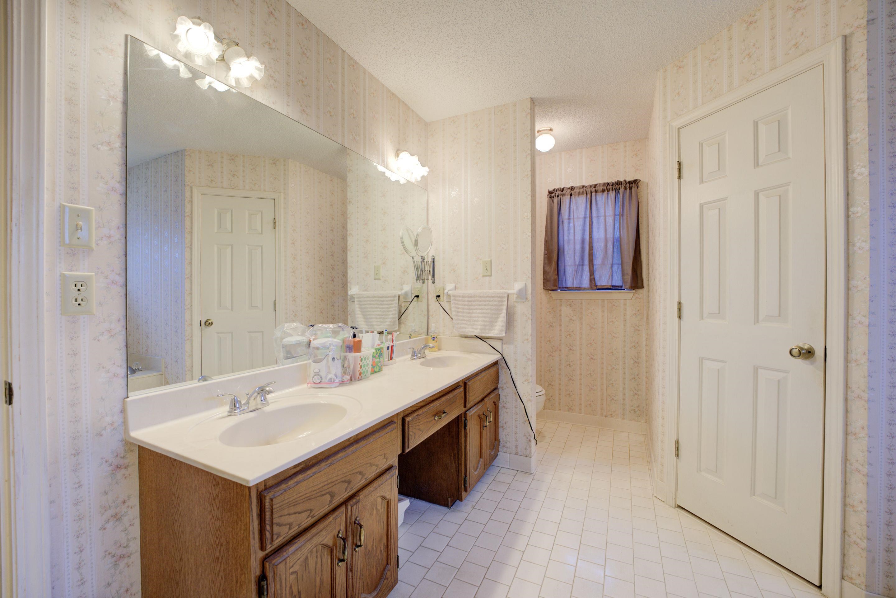 60 LYNDSEY DR