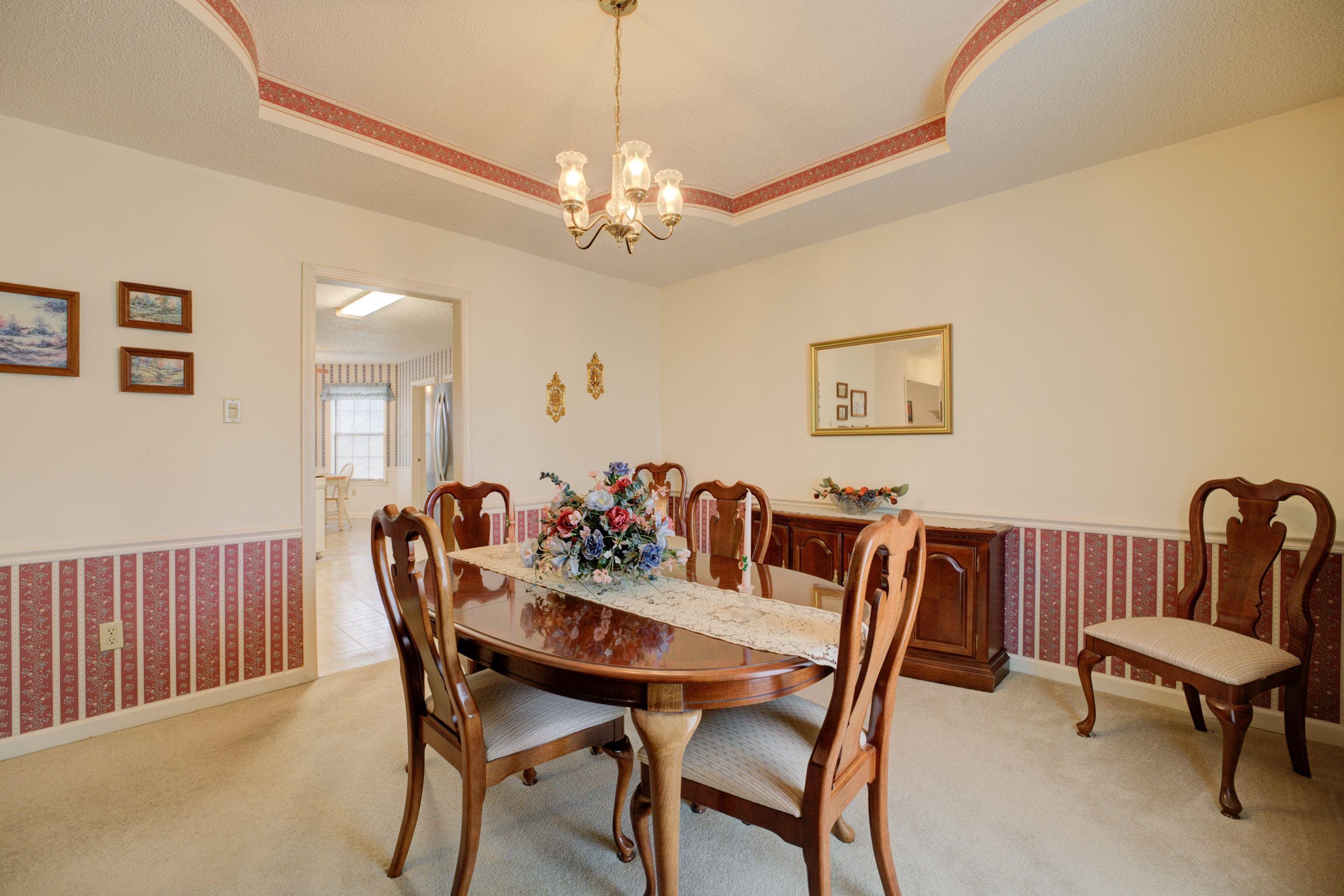 60 LYNDSEY DR