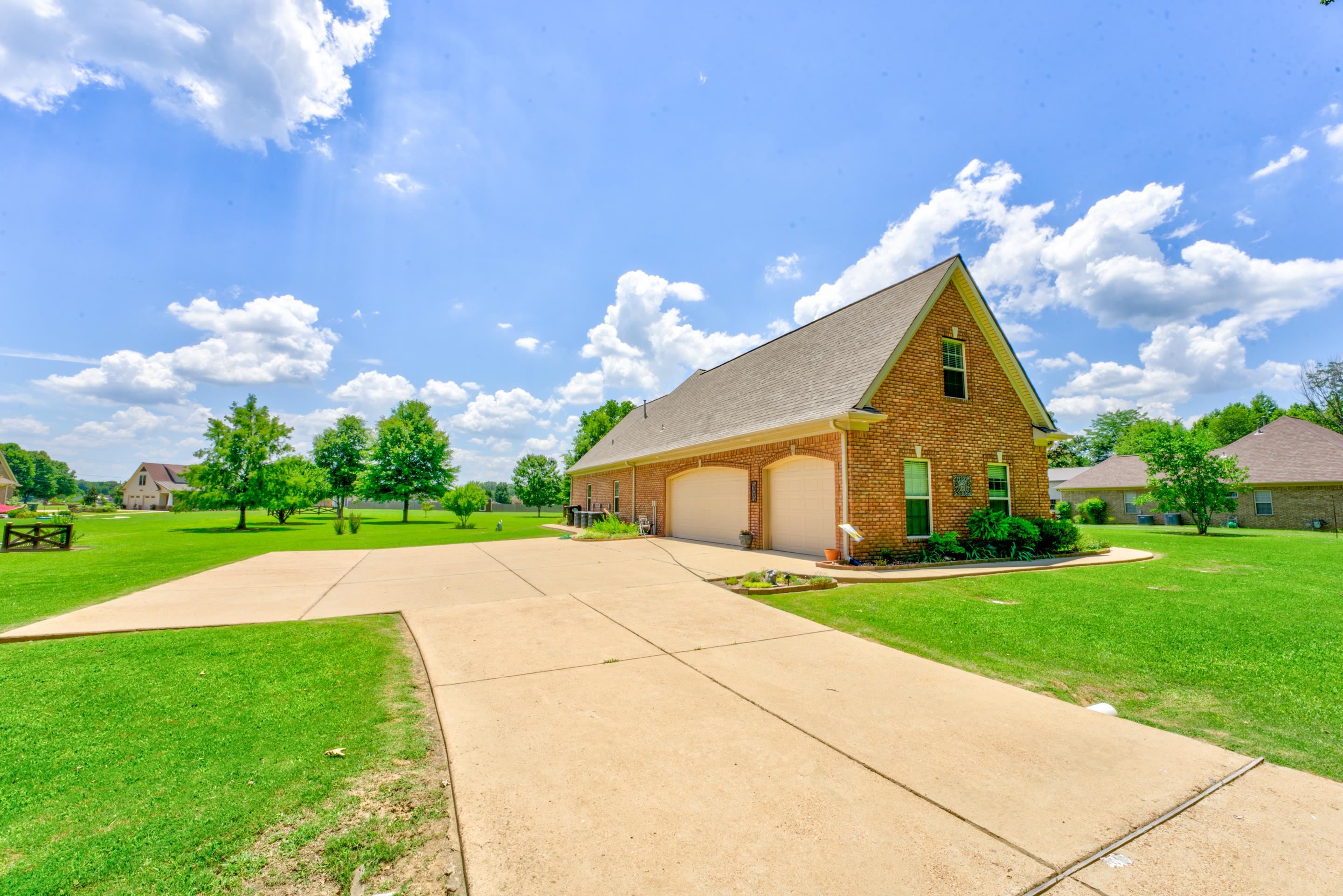 290 SELLERS DR